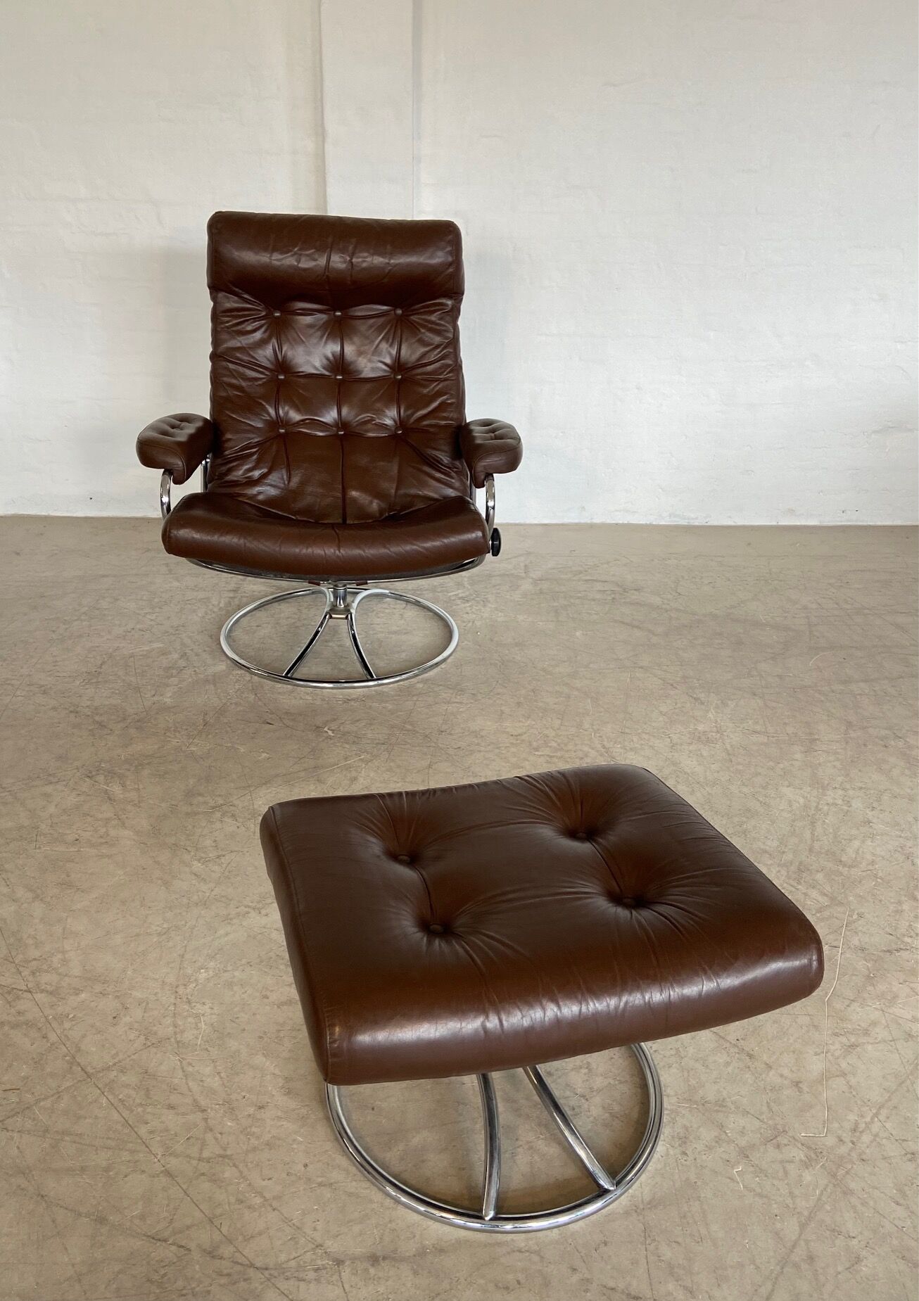 Vintage brown leather reclining lounge chair Ekornes Stressless & stool, 1960s