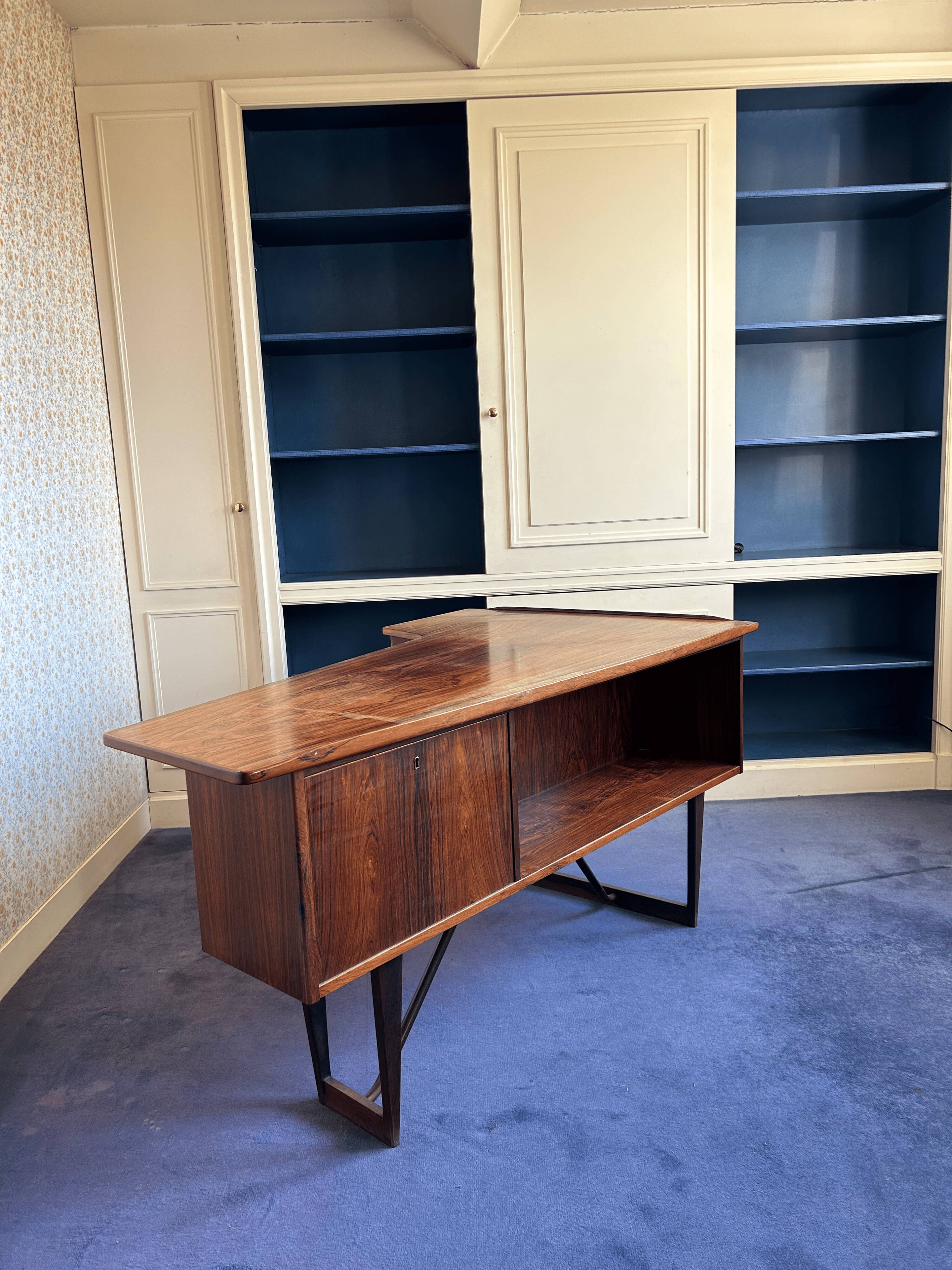 Bureau scandinave vintage en bois façon palissandre, années 60/70