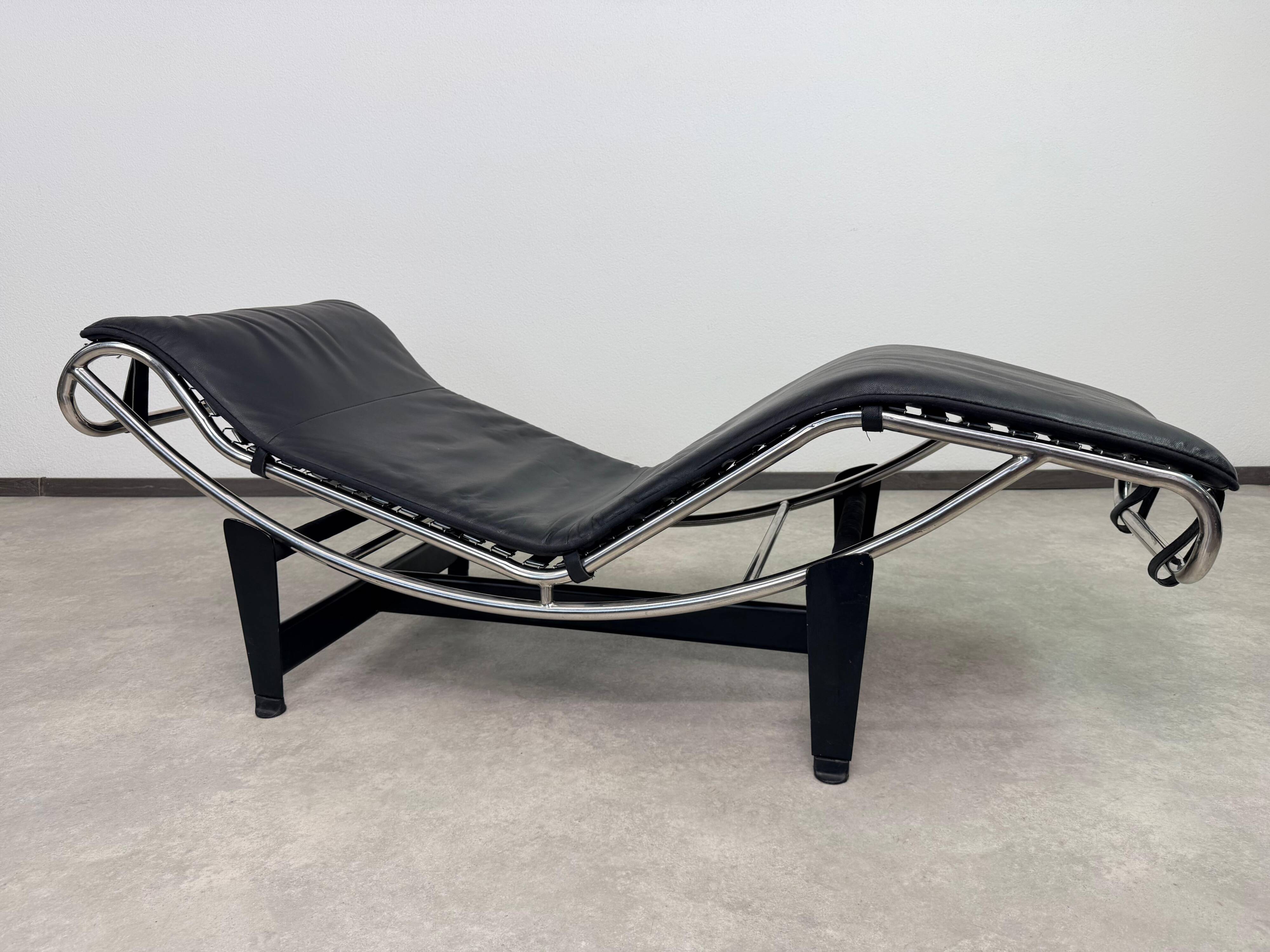 Vintage LC4 Chaise Longue by Le Corbusier in black leather