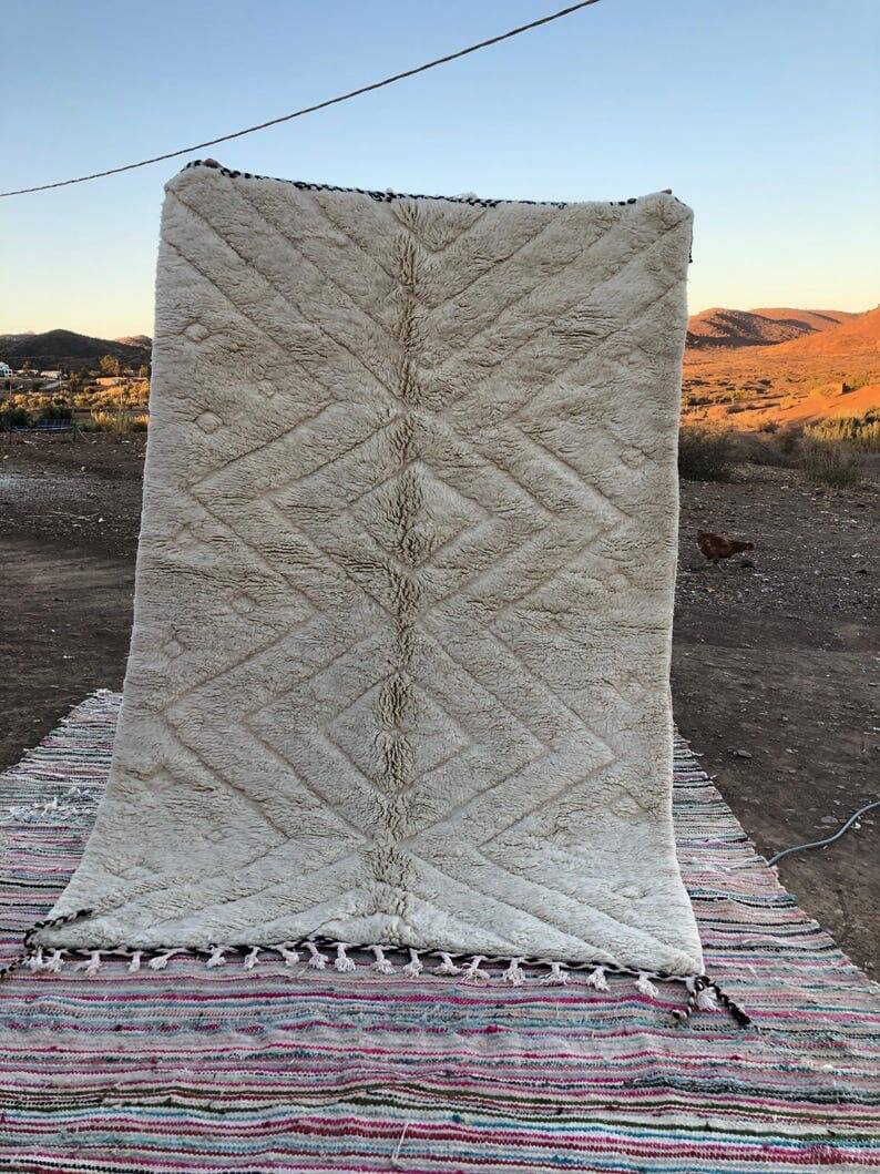 Handwoven Moroccan wool rug size 1.4/2.6 m.