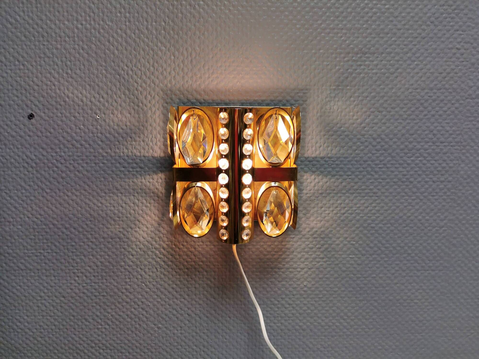 Swedish wall lamp in gold-colored metal with glass prisms. Estimated 1970-80s.