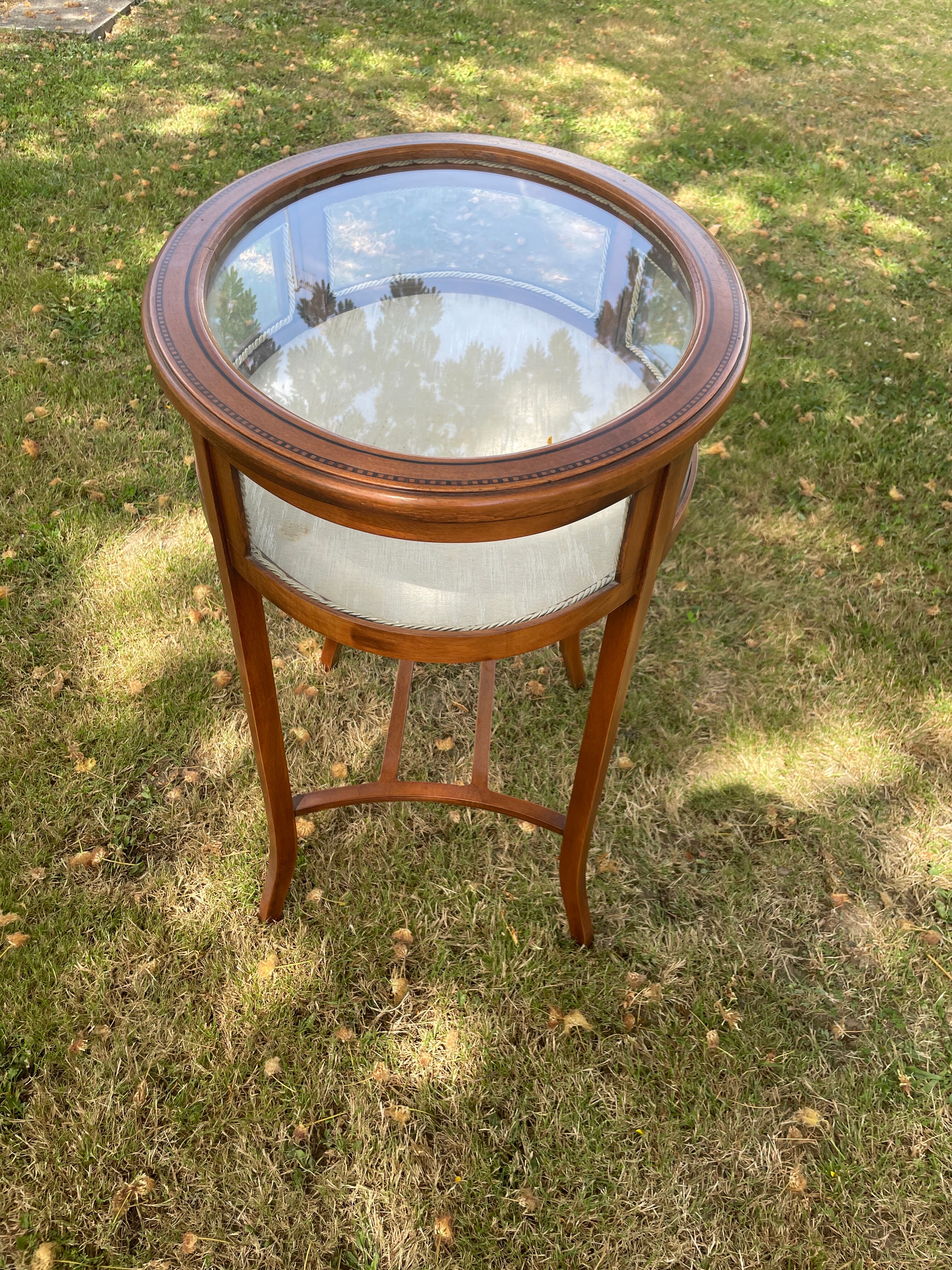 Vitrine sur pied vintage