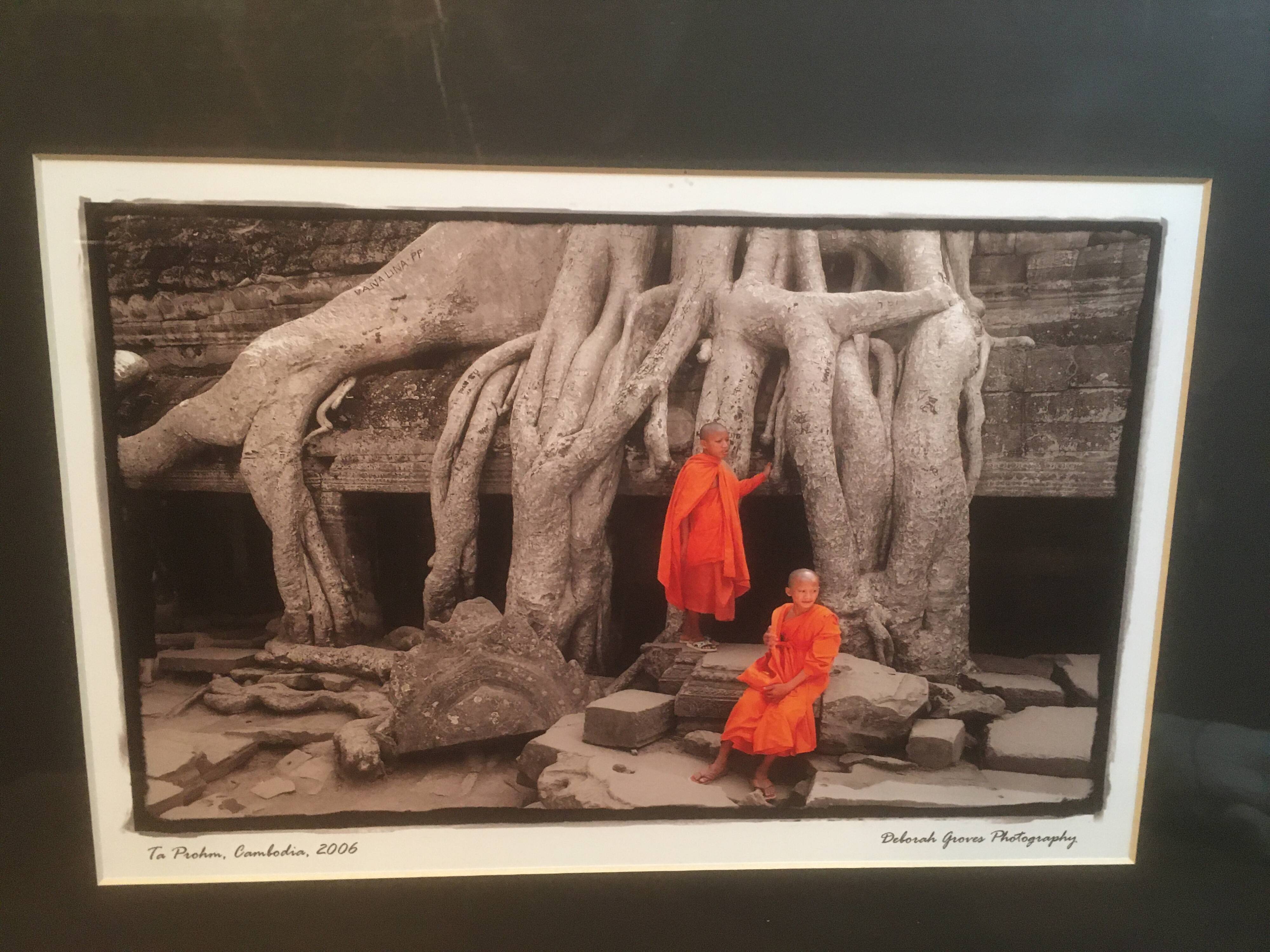 Framed photo "Buddhist children, Angkor"