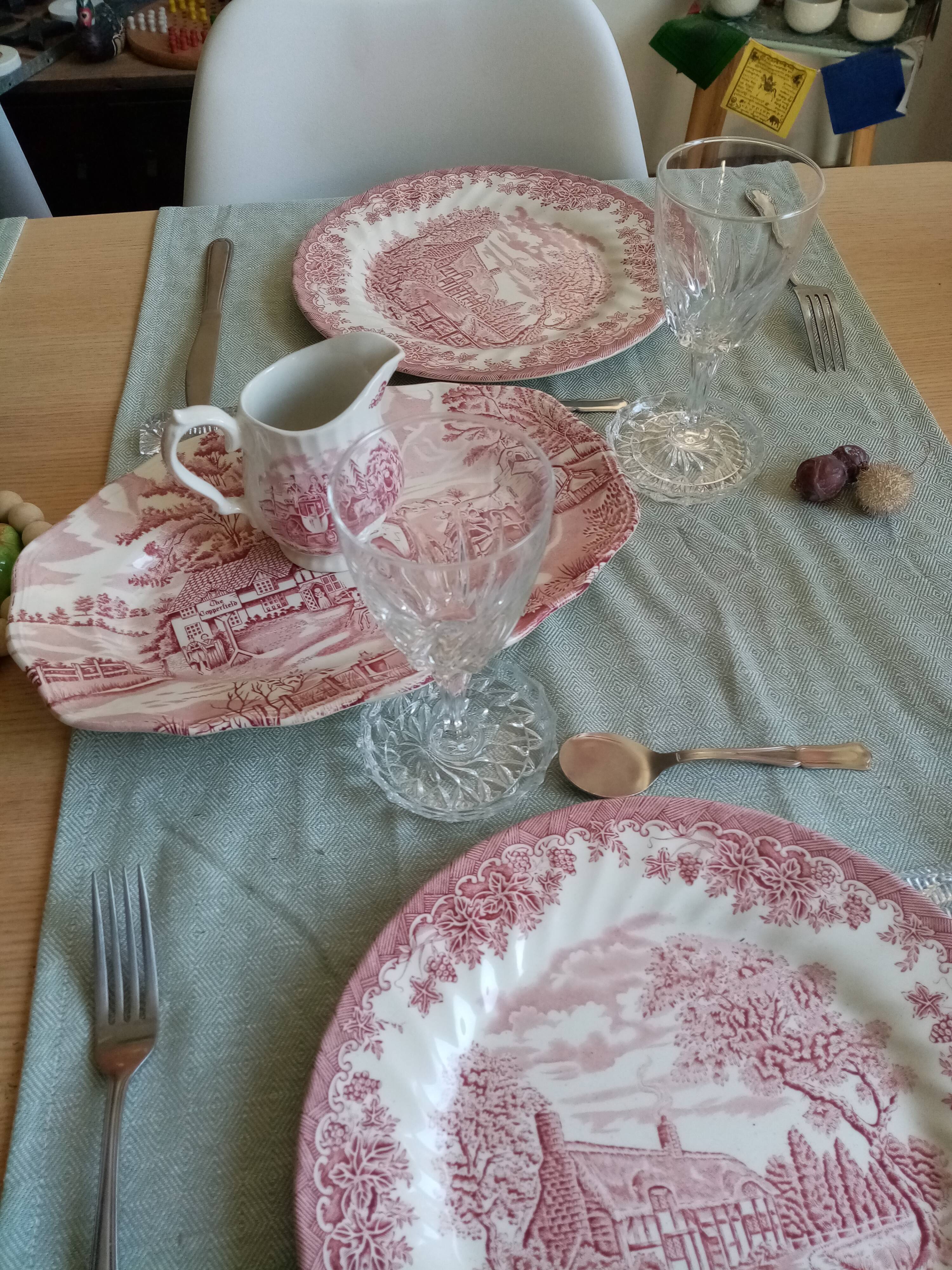 Staffordshire dish and gravy boat