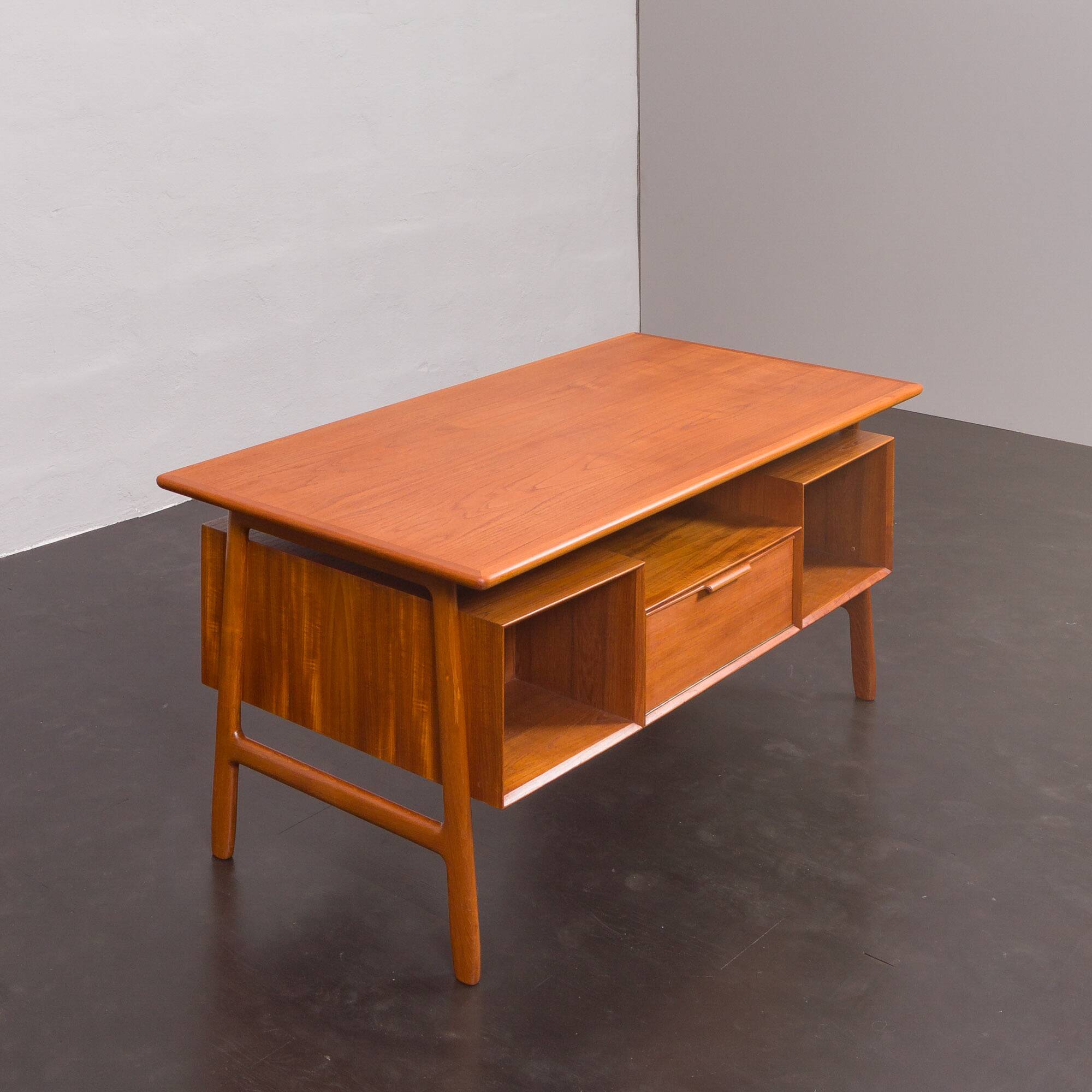 Freestanding teak desk, model 75 Gunni Omann for Omann Jun's Møbelfabrik