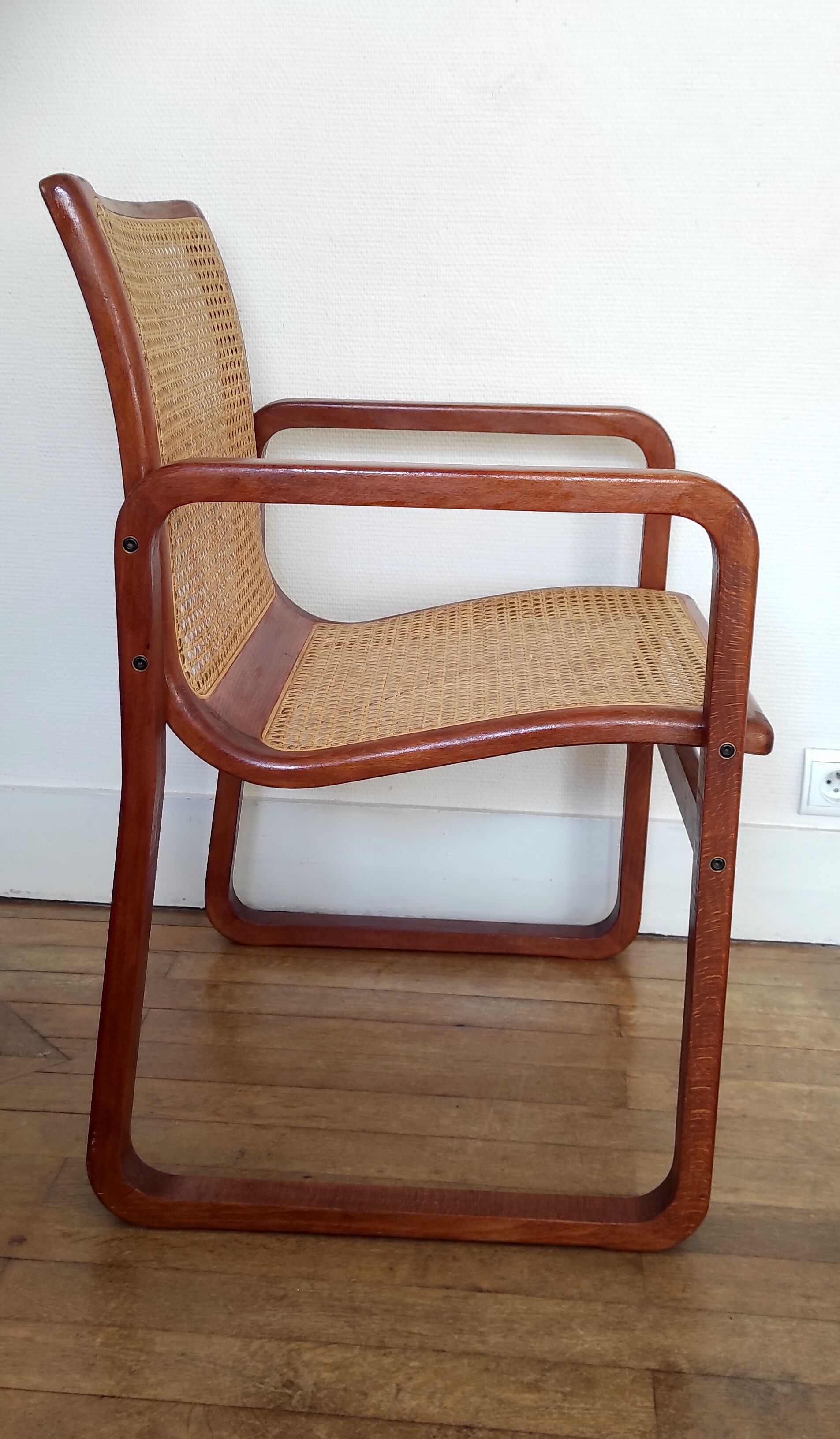 Fauteuil design traineau bois et cannage – années 80