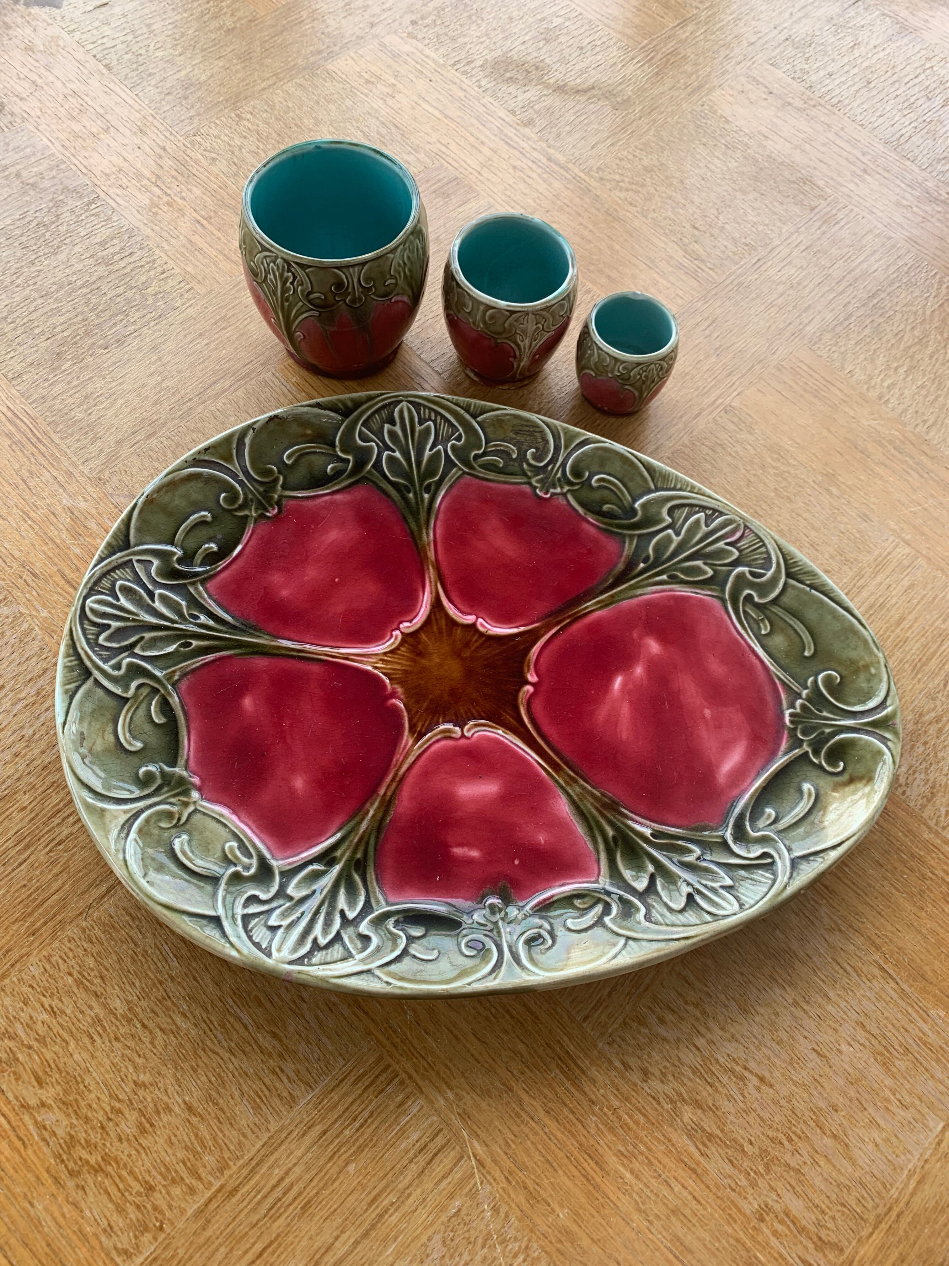 Set of art nouveau slurry consisting of a large dish and 3 small collector's jars