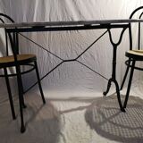 Table de bistrot dessus marbre piétement en fonte et 2 chaises