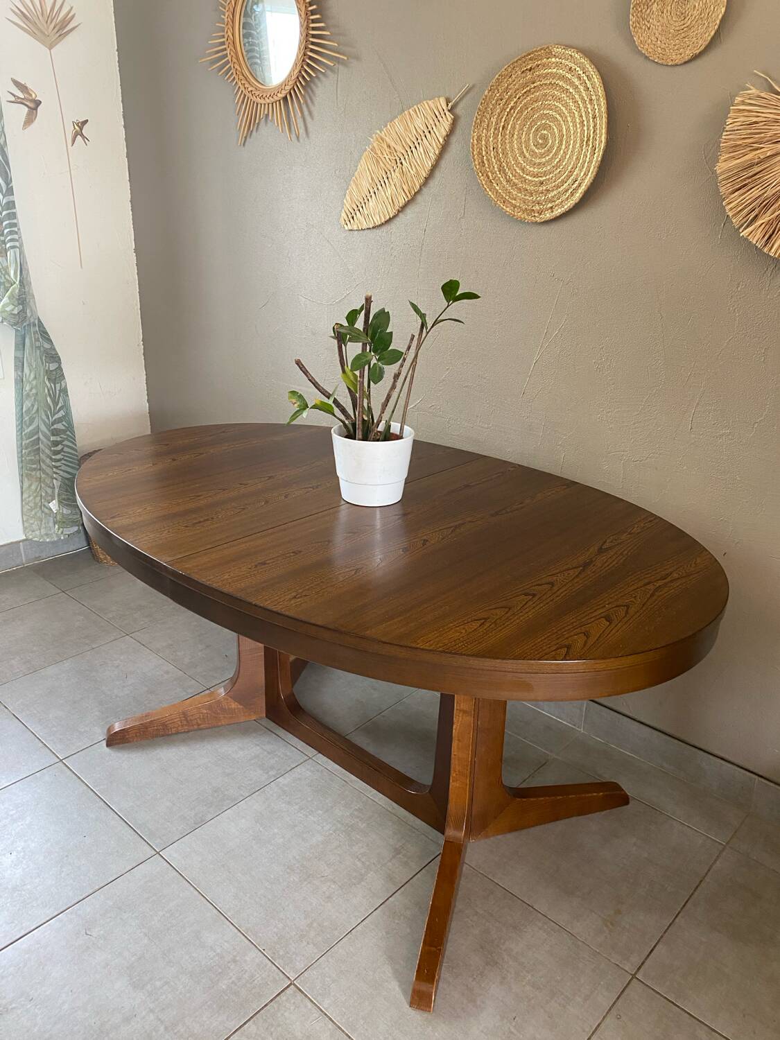 Vintage oval Baumann table