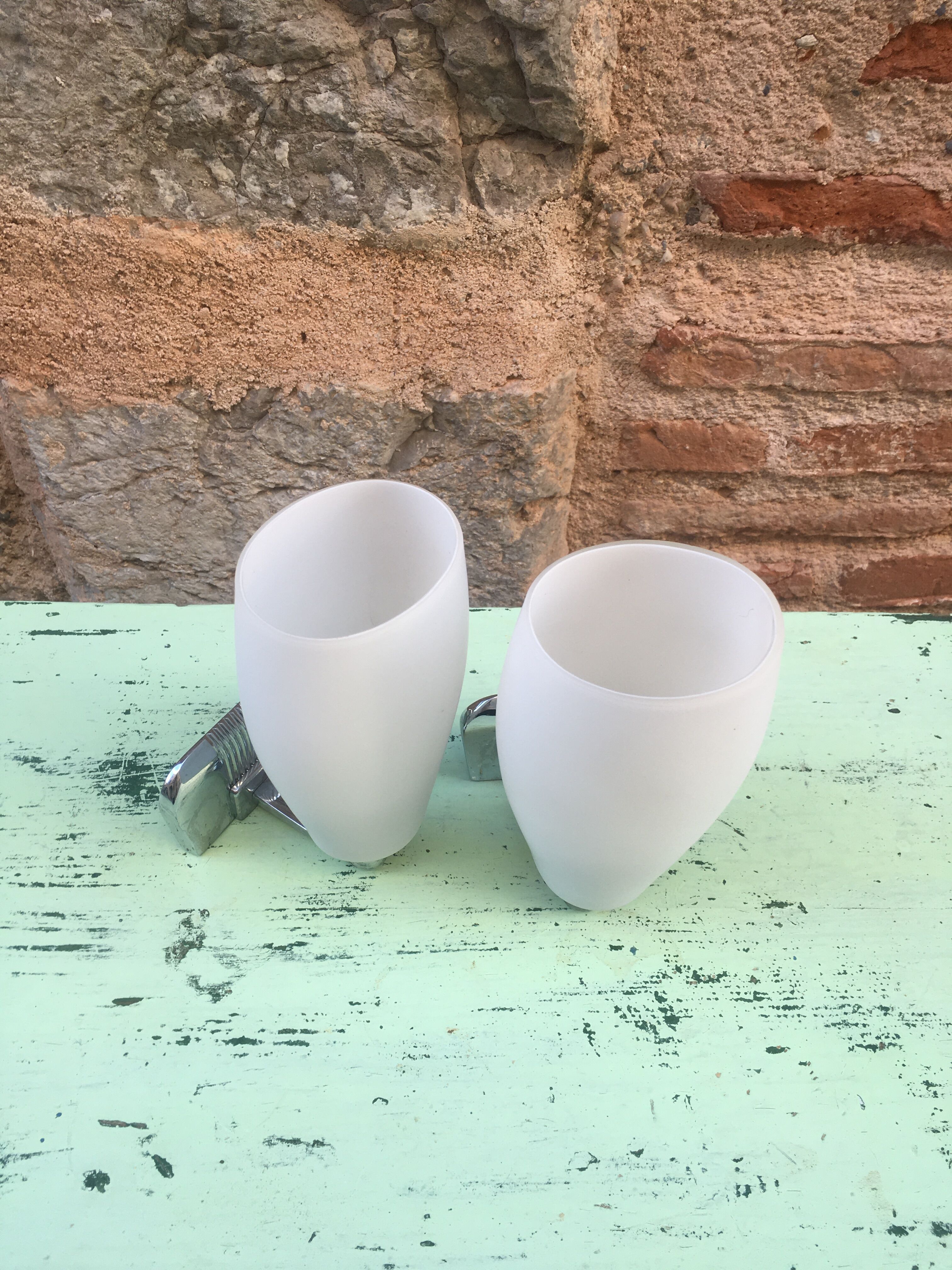 Appliques en verre blanc et chrome