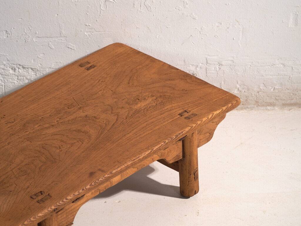 Table basse ancienne en bois de pin – Chine, vers 1890