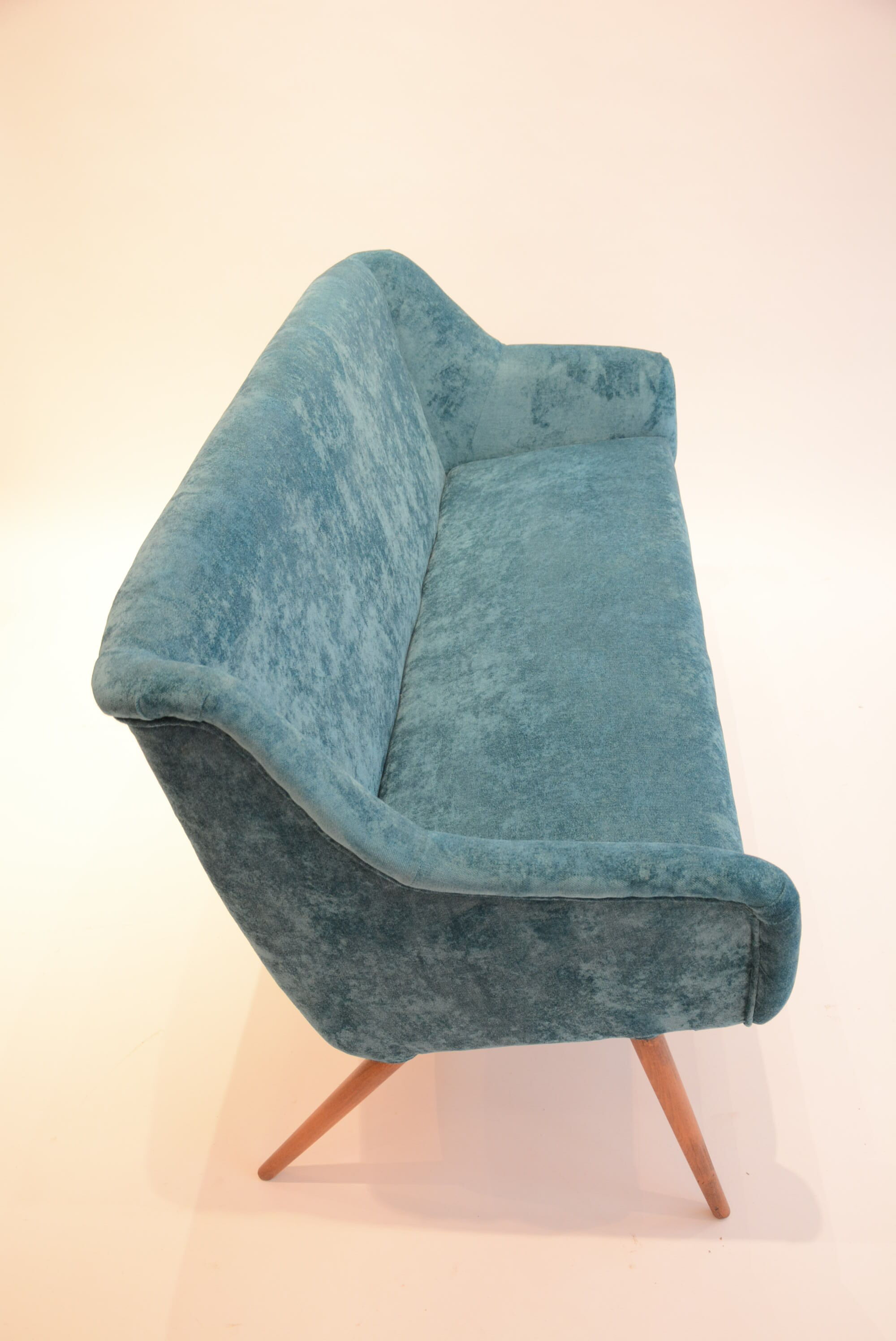 Seat 50's blue duck