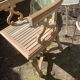 Fauteuil à entretoise en bois peint