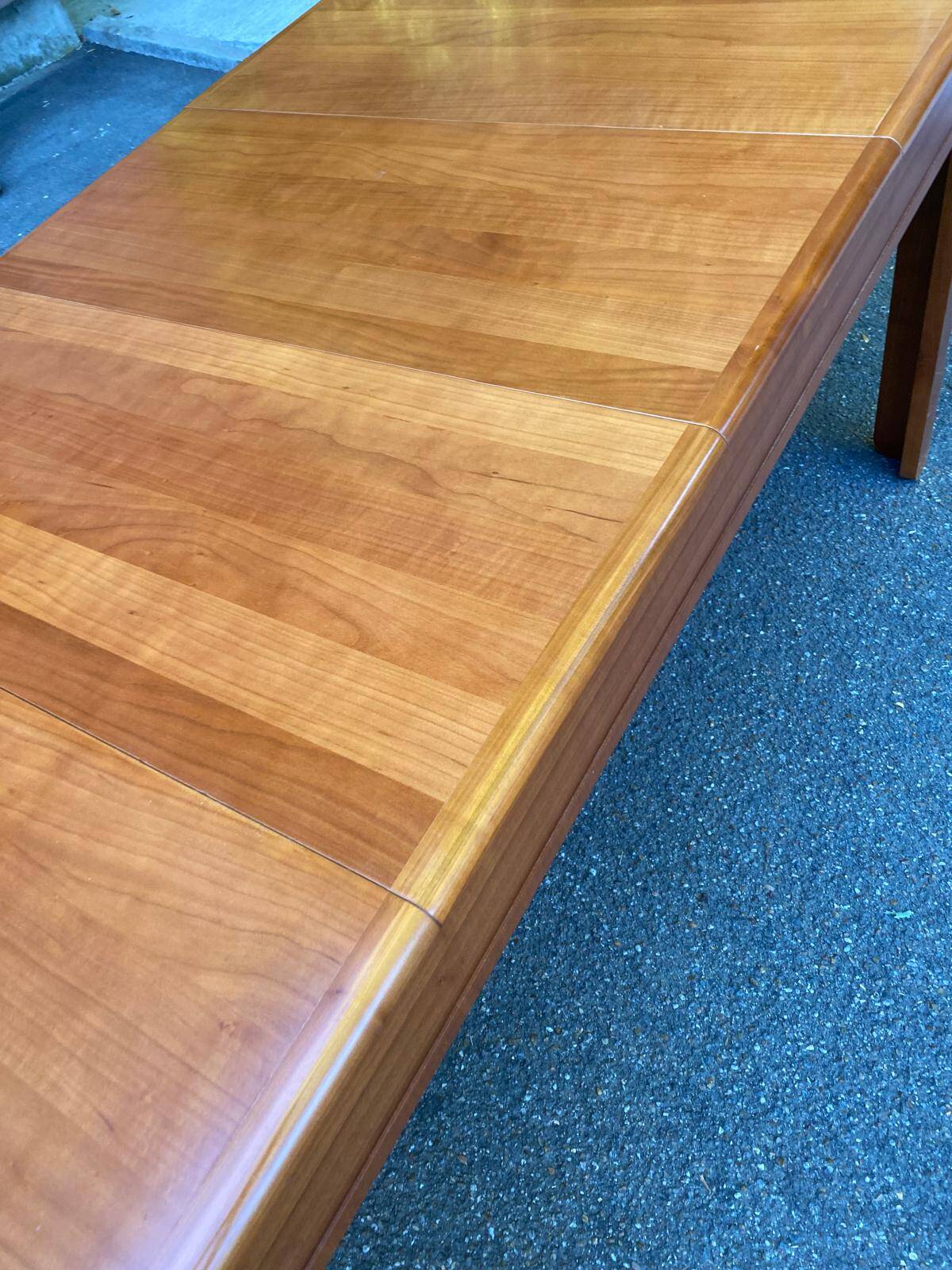 Scandinavian extendable dining table in honey-stained wood for 12 people 1990