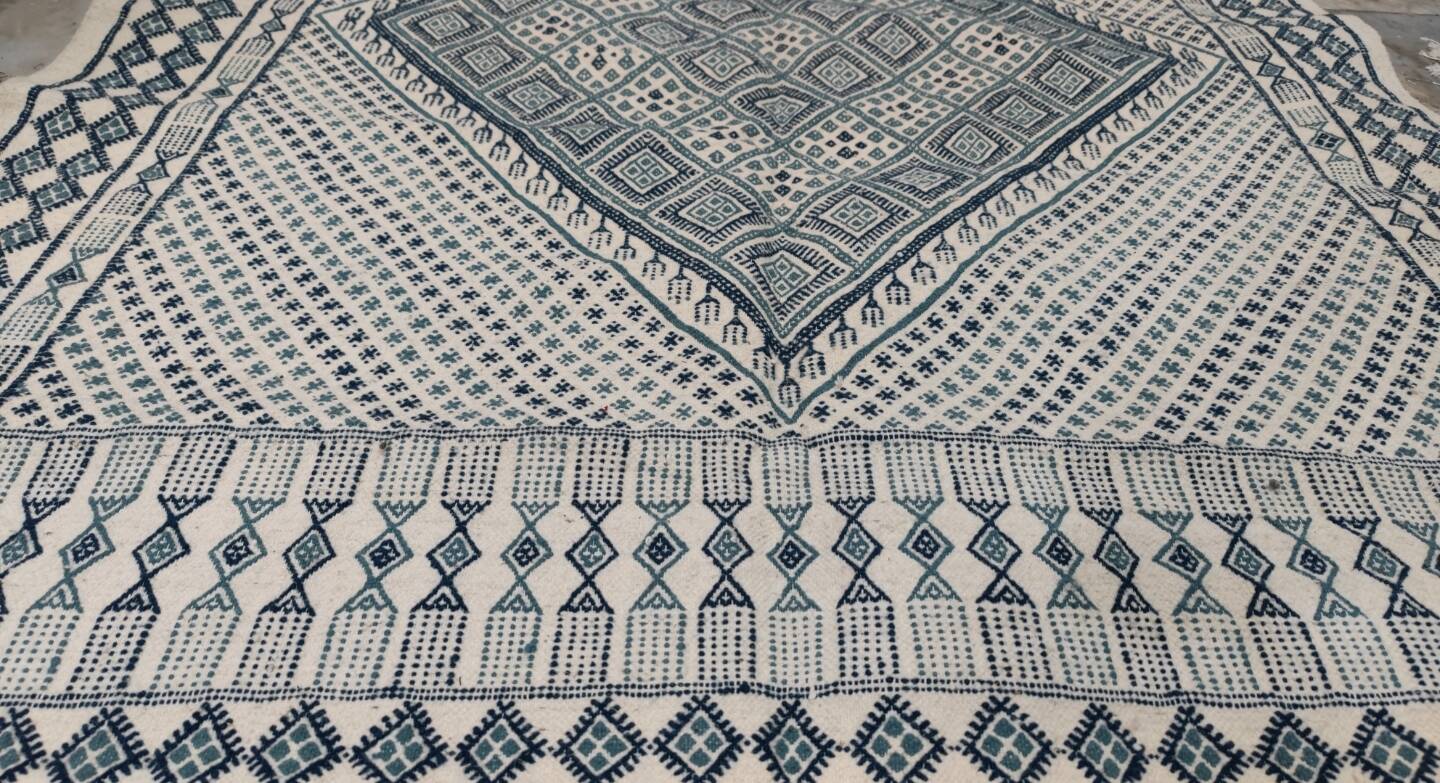 Blue and white hand-woven margoum rug