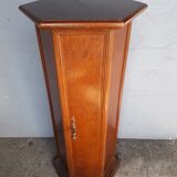 Wooden harness column - interior storage