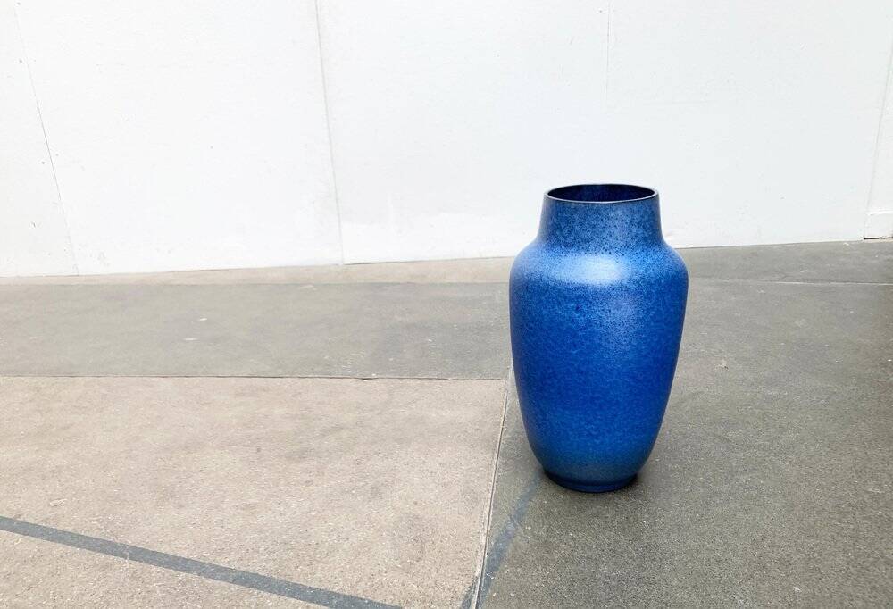 Large blue vase on a German workshop stand from the mid-20th century by Bückeburg Keramik, 1960s.
