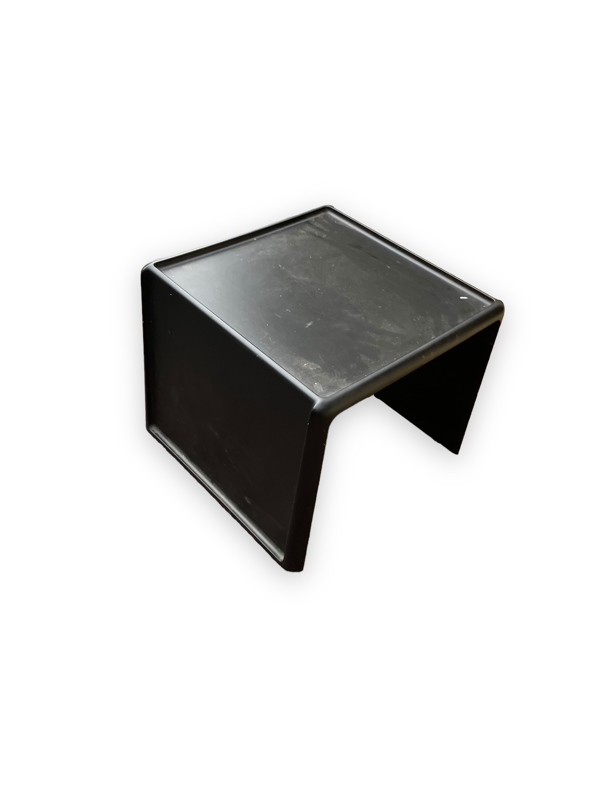 Table basse noire en bois par Peter Ghycz, Horn collection