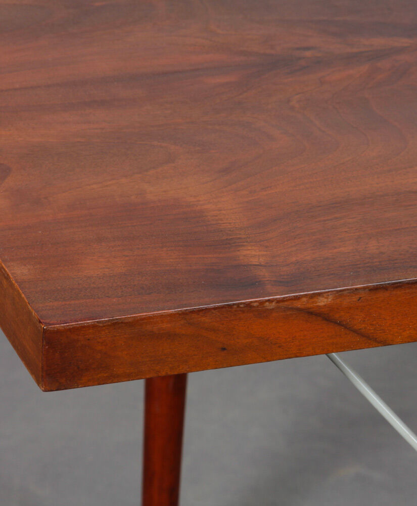 Table basse vintage en bois datant des années 1960