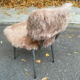 Chaise moumoute poilue beige rosé