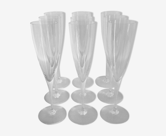 Série de 9 flûtes en cristal de Baccarat modèle Dom perignon