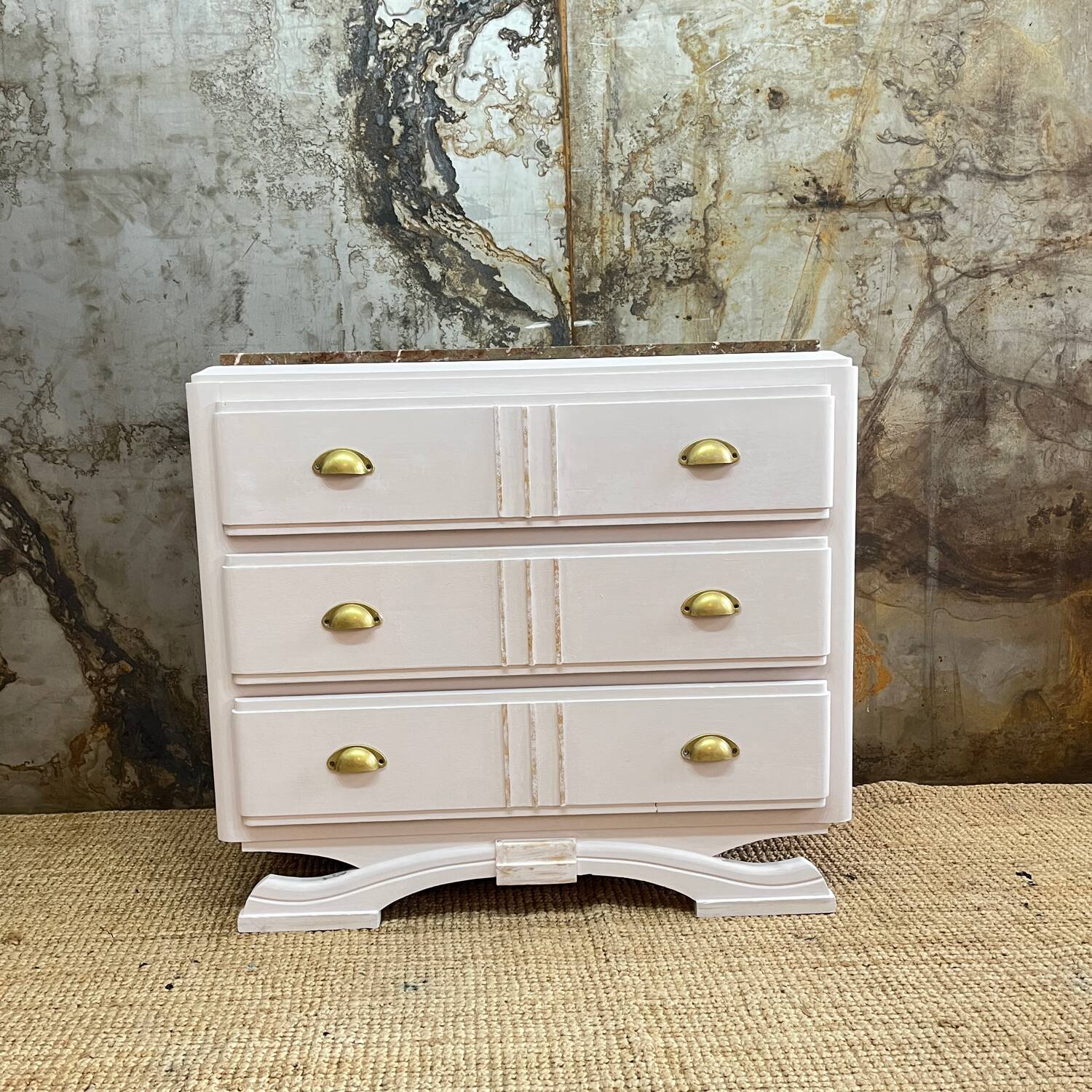 Mustache feet chest of drawers