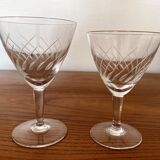 2 verres à vin en verre gravé 9 cl et 6 cl