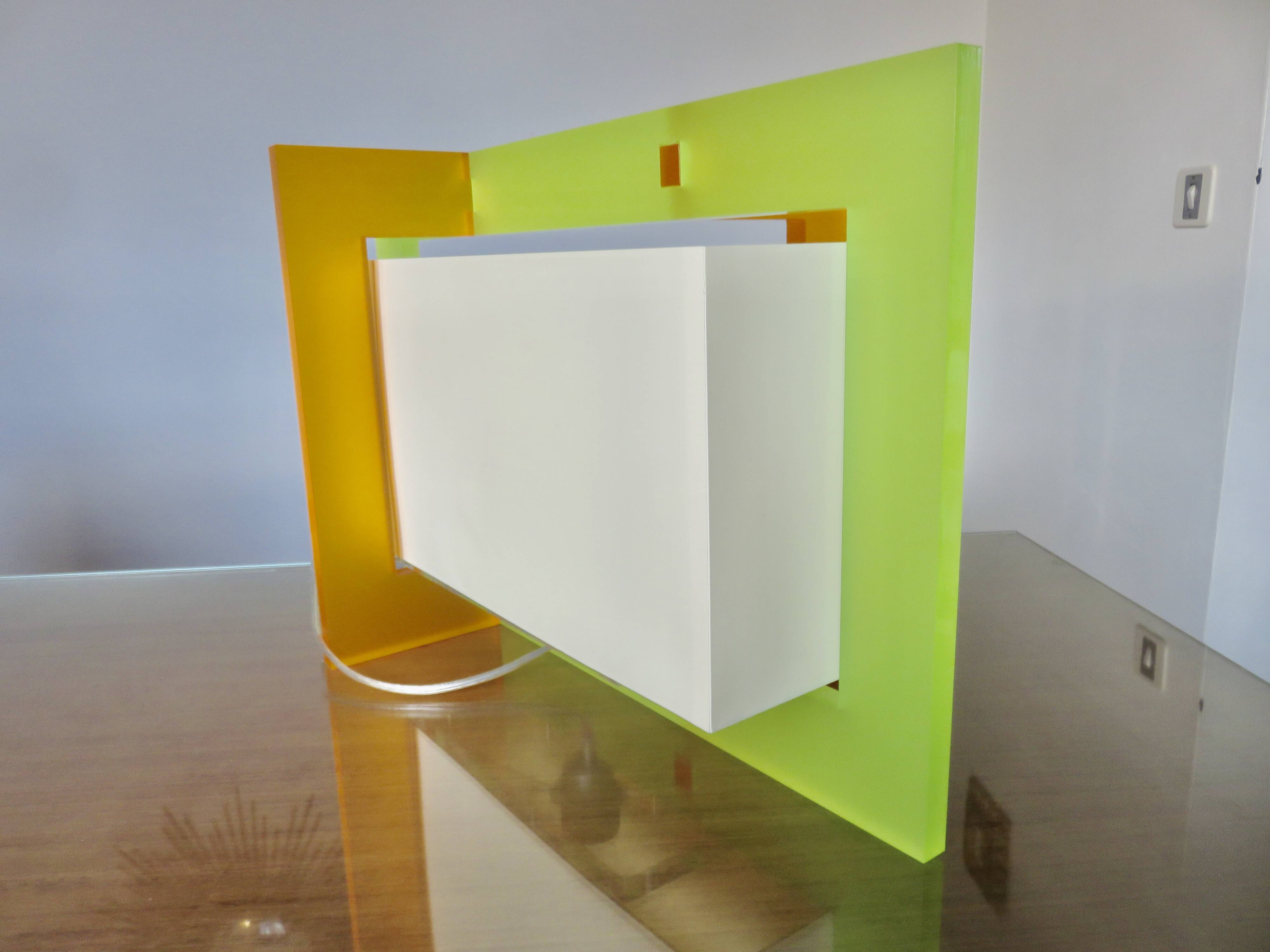 Large American table lamp in two-tone altuglas, 1980