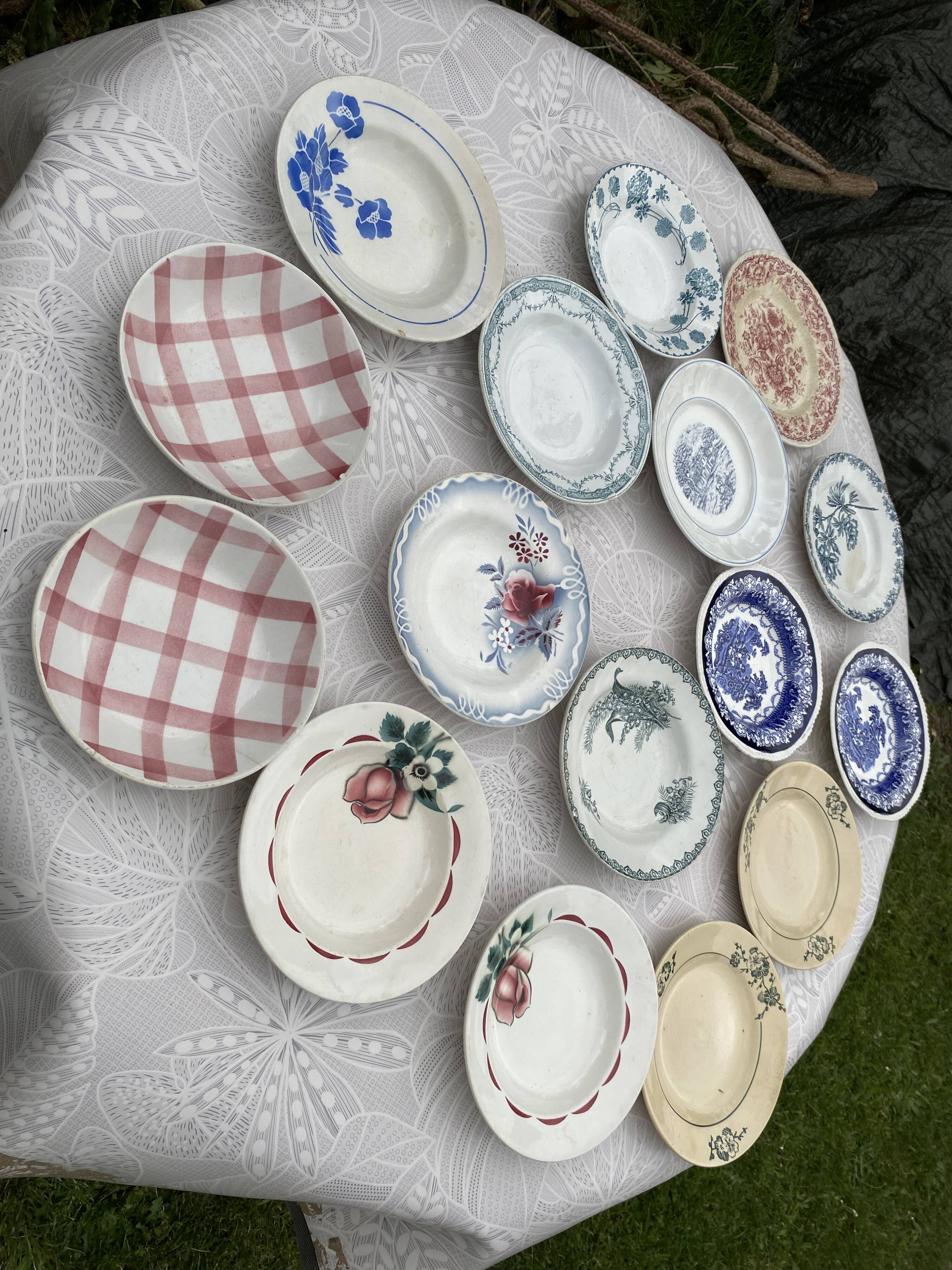 Set of 15 vintage soup plates - Varied earthenware - Vintage charm