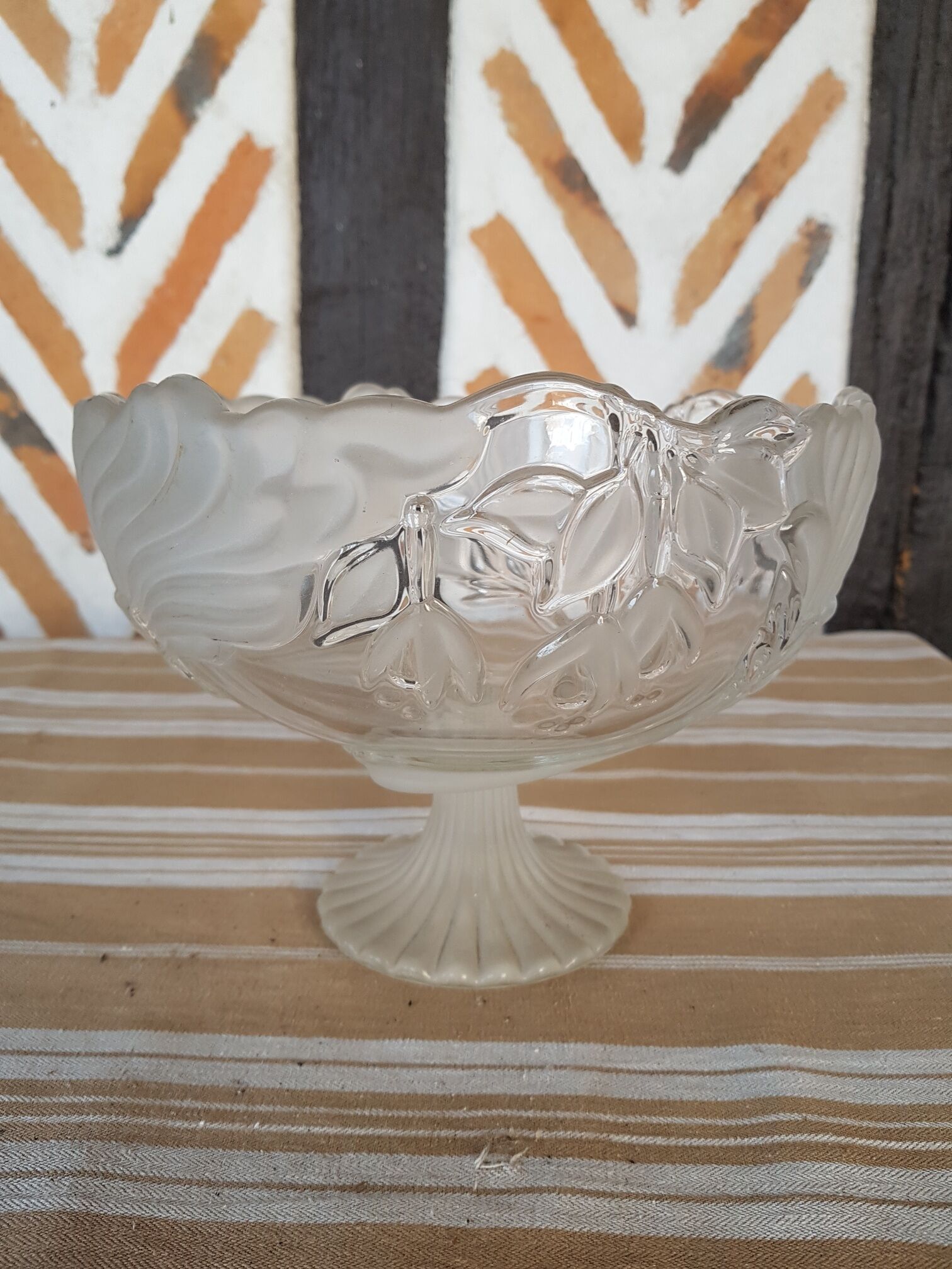 Flat crystal sandblast-cut compotier