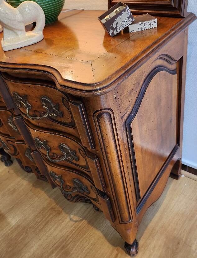 Chest of drawers with walnut drawers