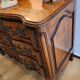Commode à tiroirs en noyer
