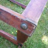Table ronde en bois cerclée ancienne