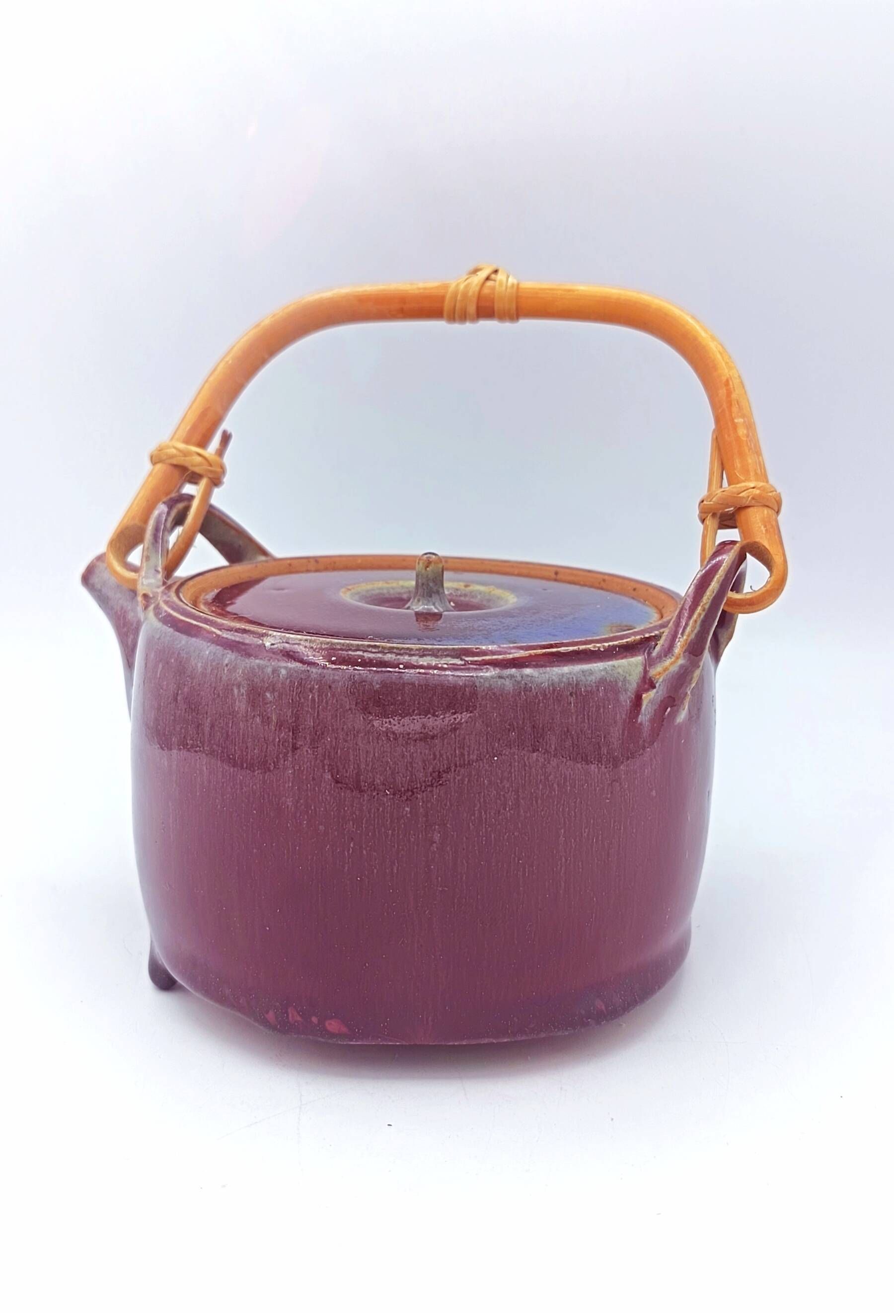 Stoneware teapot - to be identified
