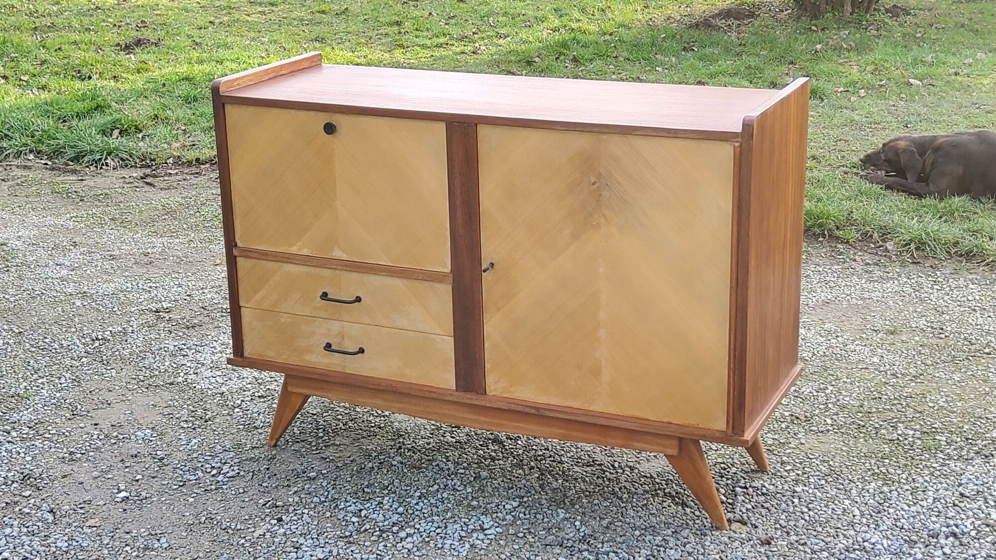 Enfilade of the 50s in oak and mahogany feet compass