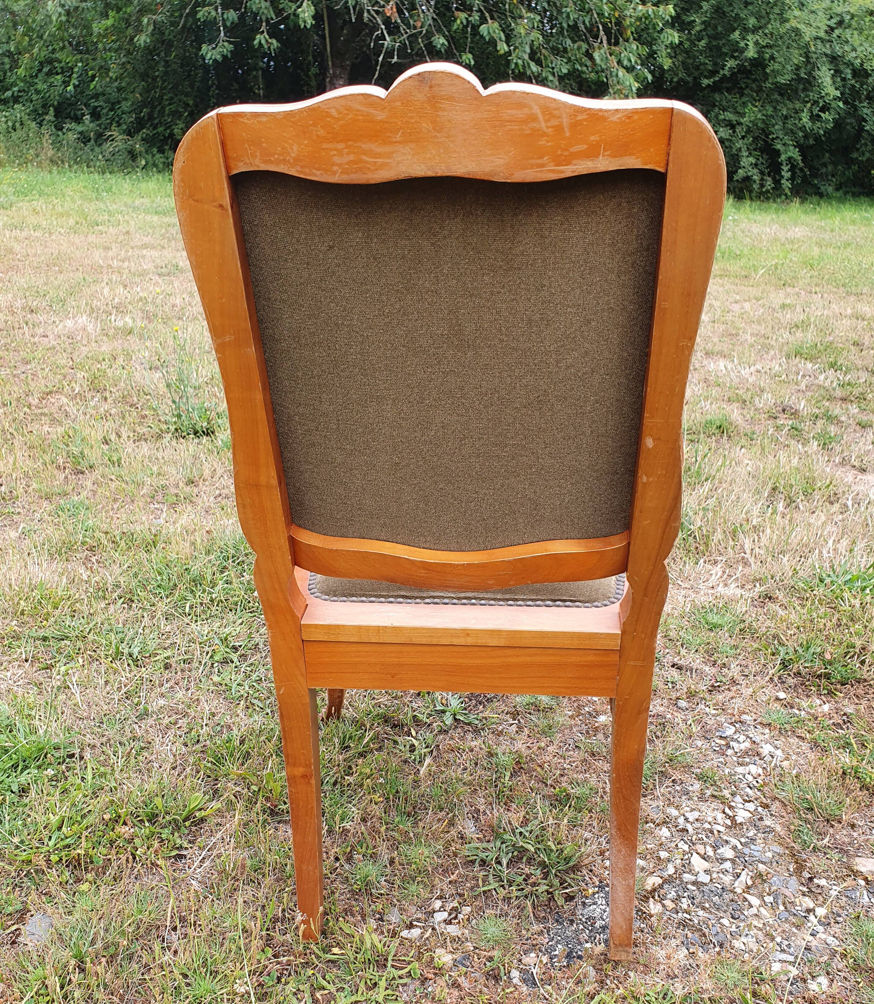 6 chaises de style Louis XV en velours vert olive