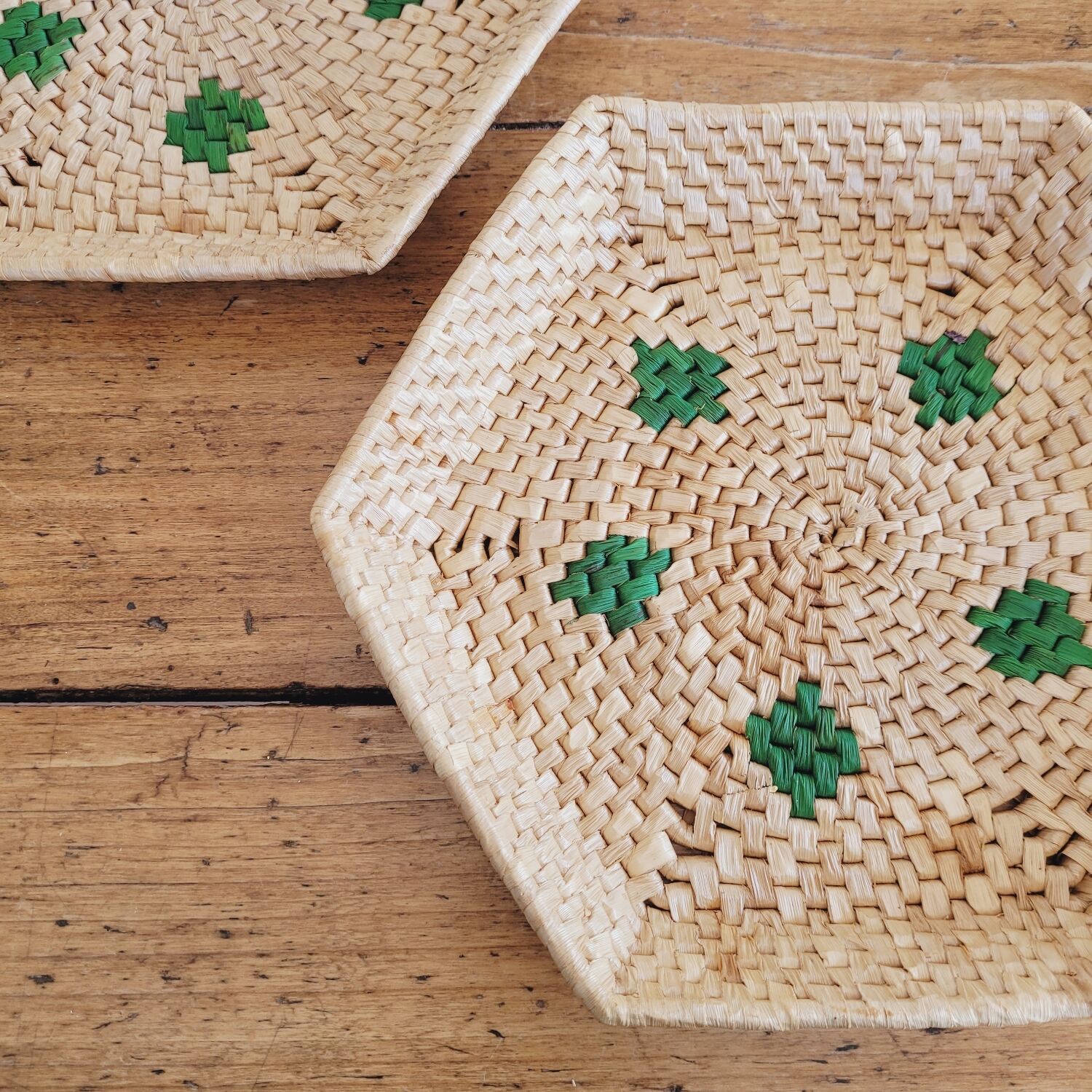 Duo raffia baskets