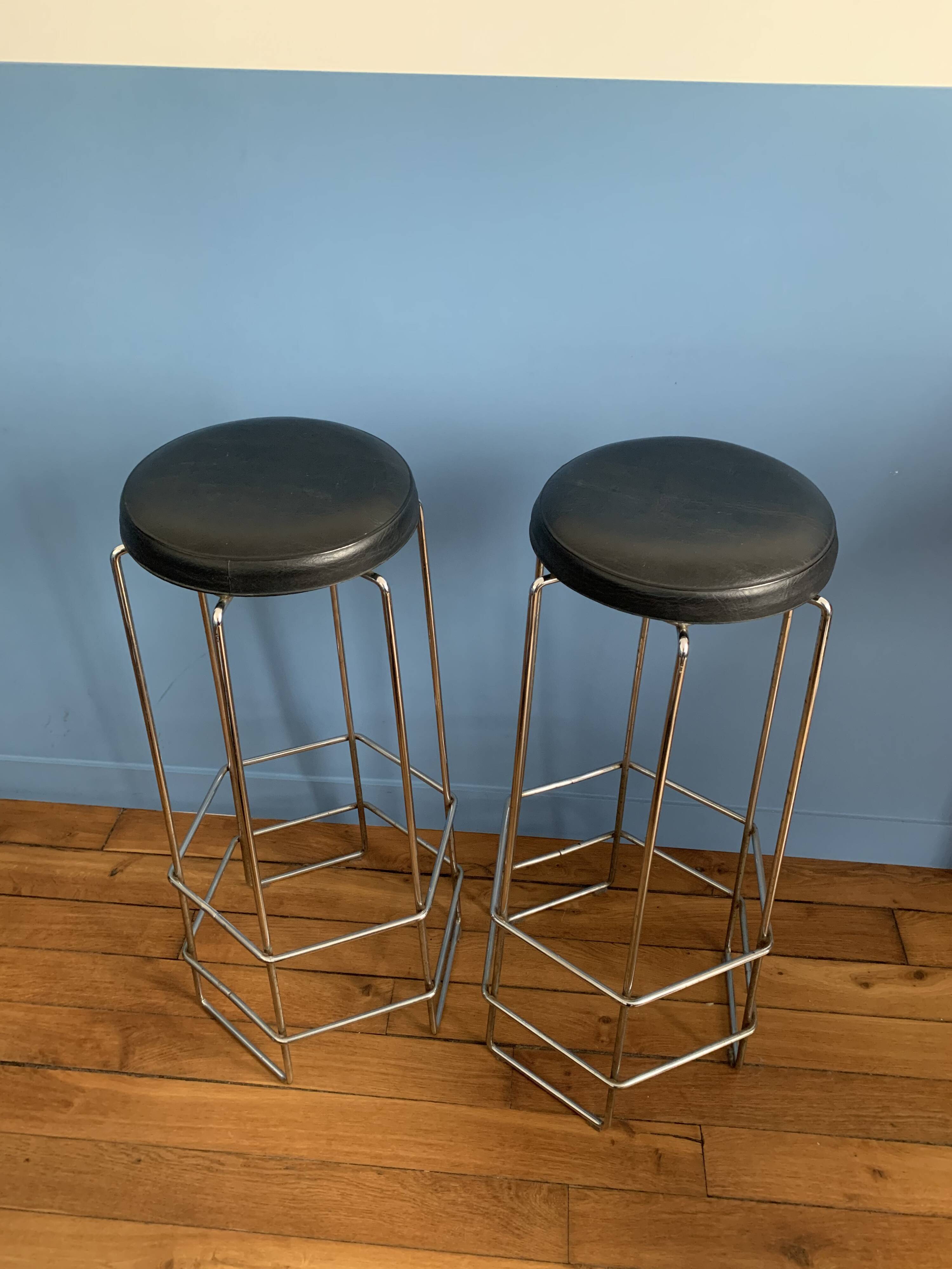 Pair of high bar chairs - chrome metal and Skai