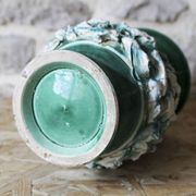 Vase en céramique à décor en barbotine