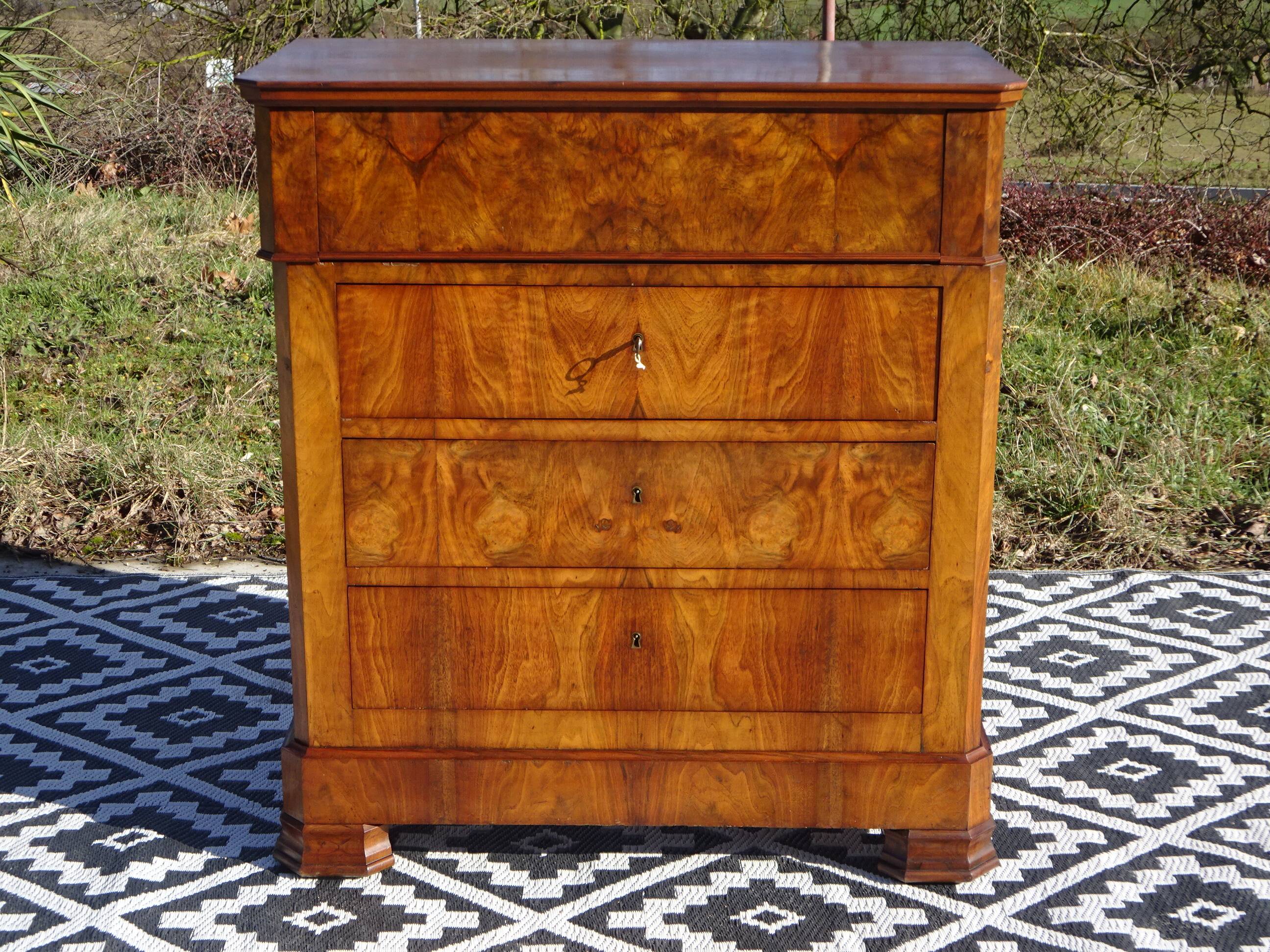 Commode coiffeuse, système en chemin de fer