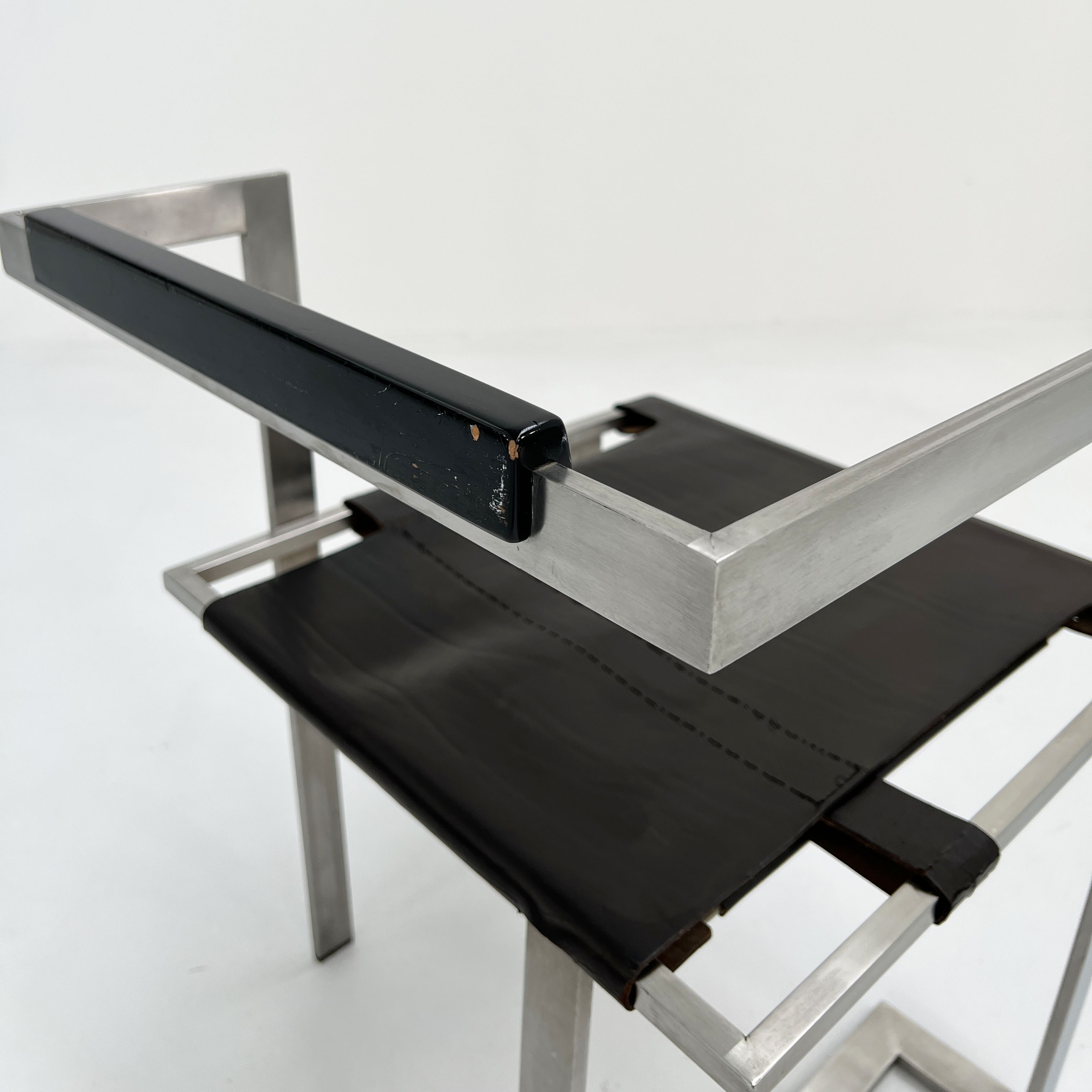 Chaise géométrique  en cuir et chrome, 1980s