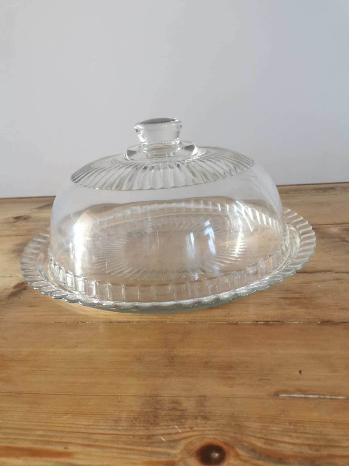 Glass arcopal cake dish with bell
