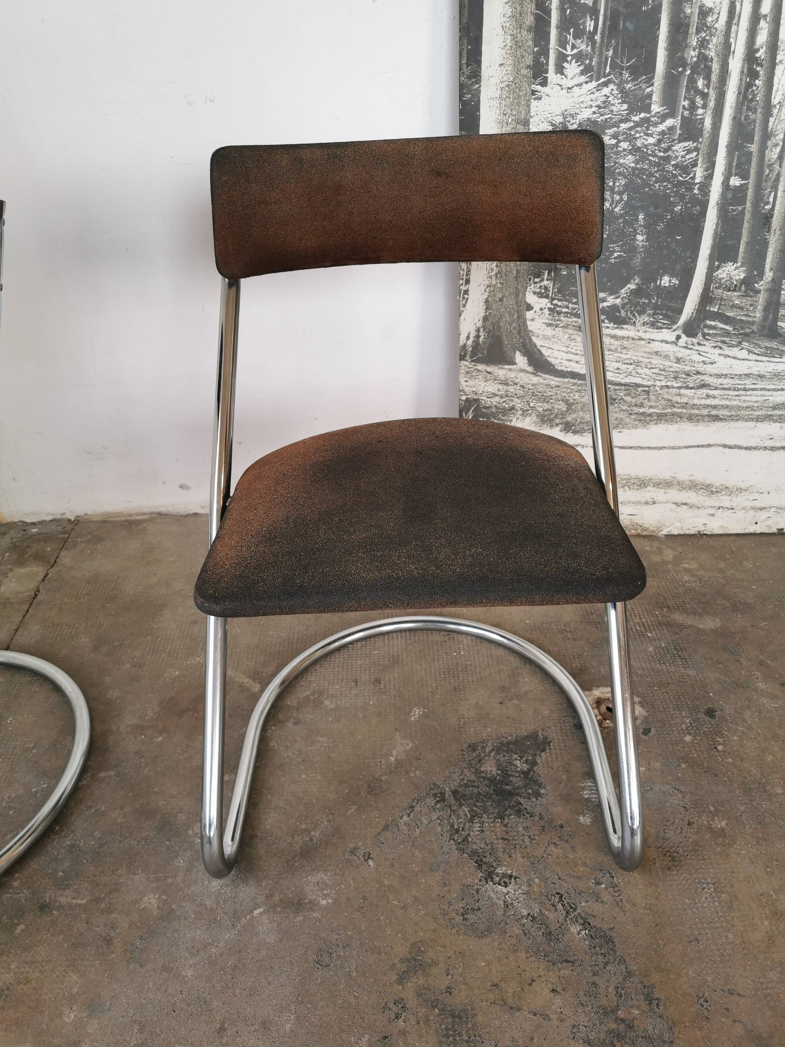 Pair of 1970 cantilever chairs, chrome