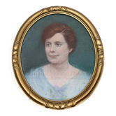 Portrait de femme au pastel, encadrement doré, 1920