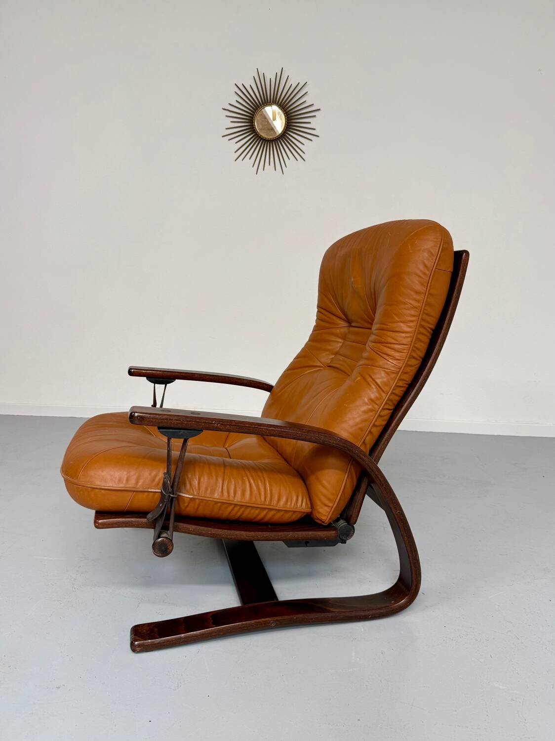 Antique "Panter" hanging armchair in Scandinavian design leather Westnofa an70