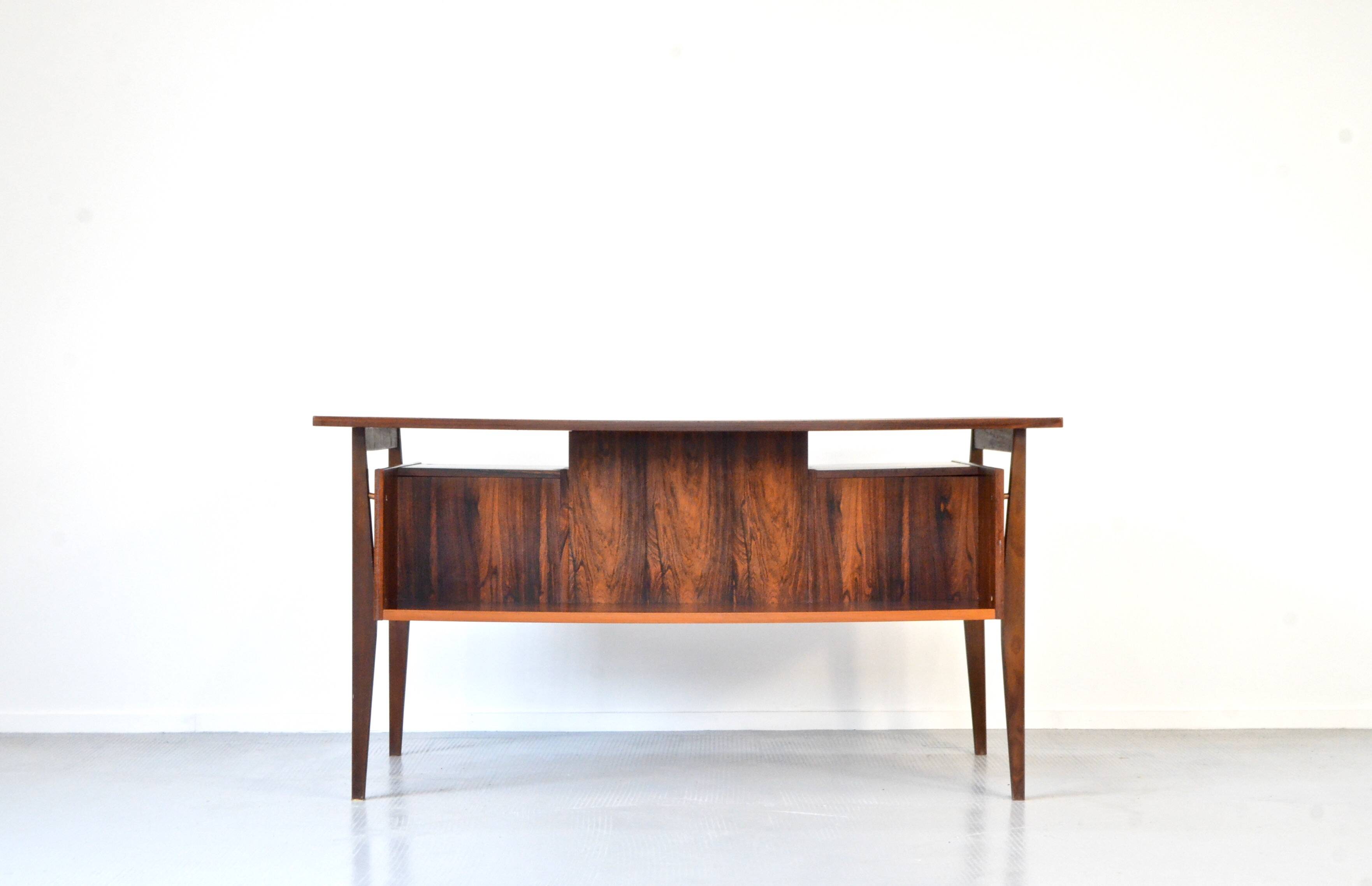 Bureau de direction danois du milieu du siècle en superbe palissandre. Vintage / Moderne / R