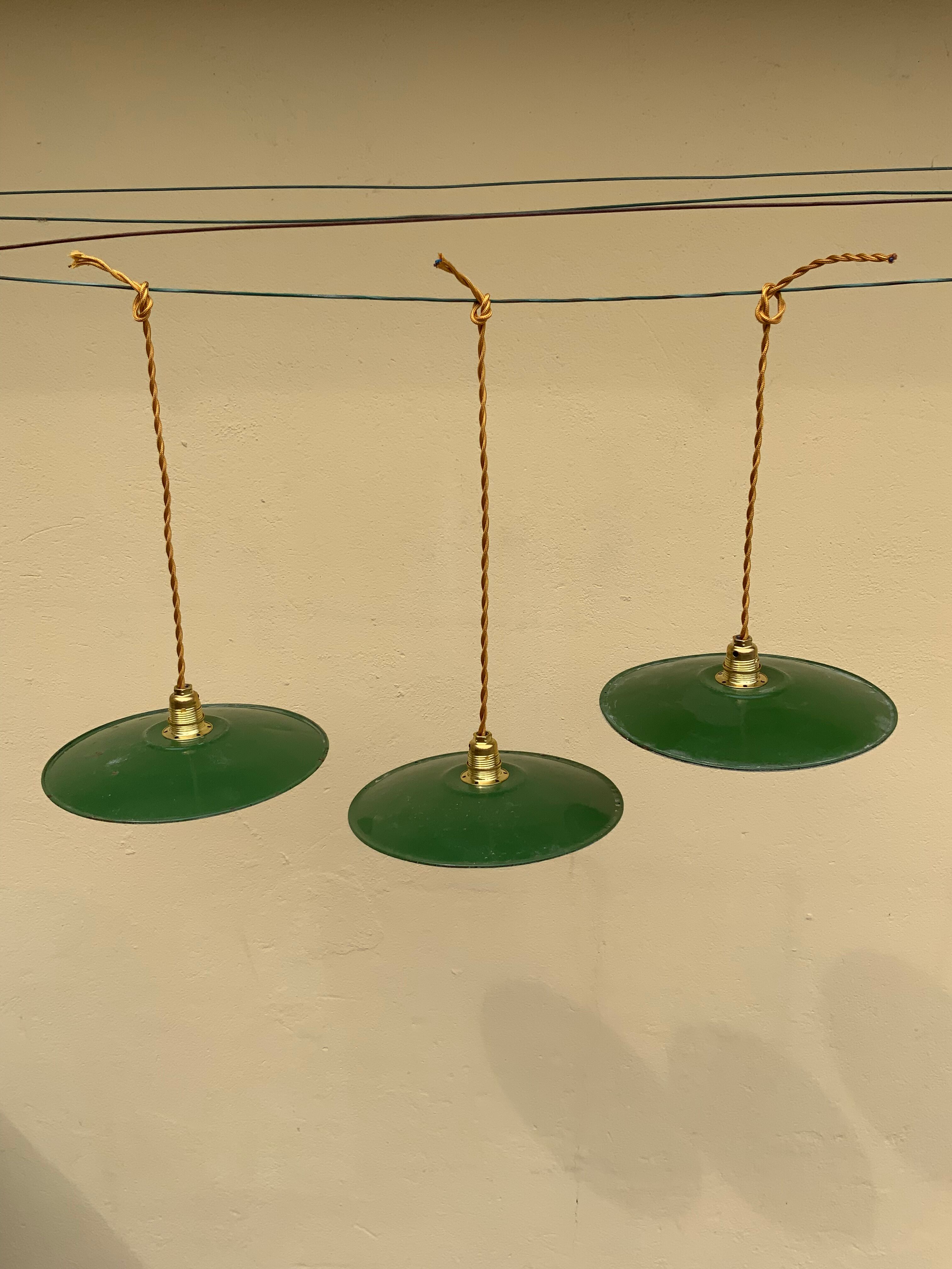 Trio suspension sheet enamelled vintage green and white gold threads brass socket