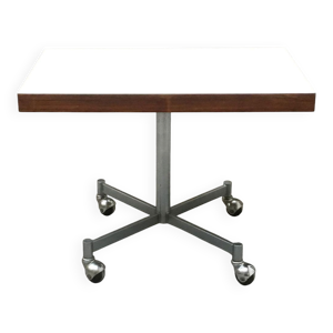 Table d'appoint en métal