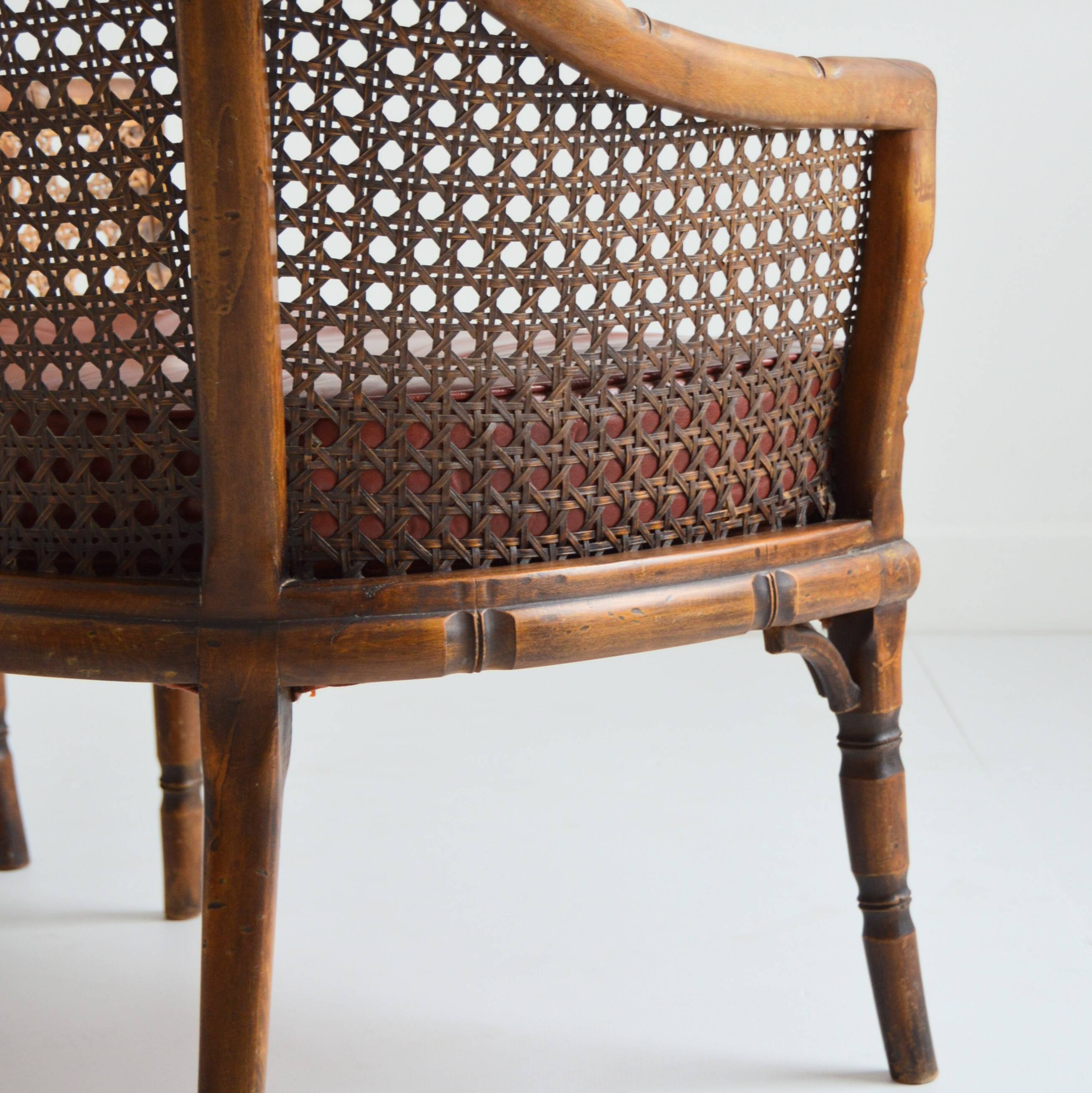 Paire de fauteuils en noyer et cannage ancien XIXème