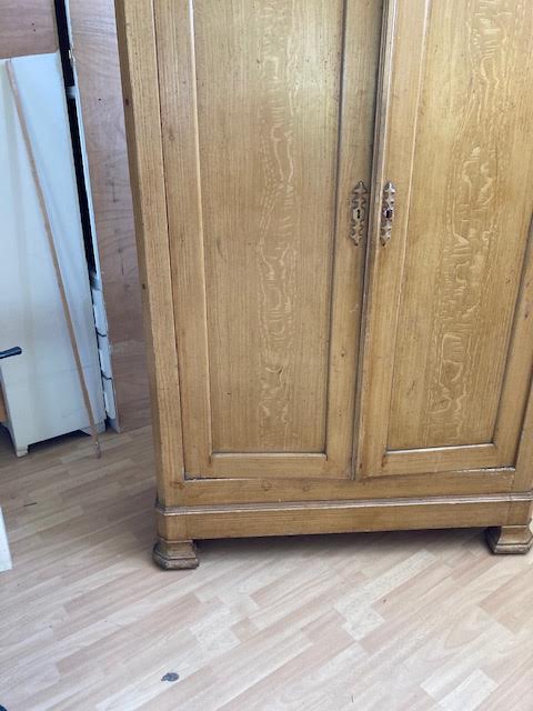 Wardrobe 2 doors old